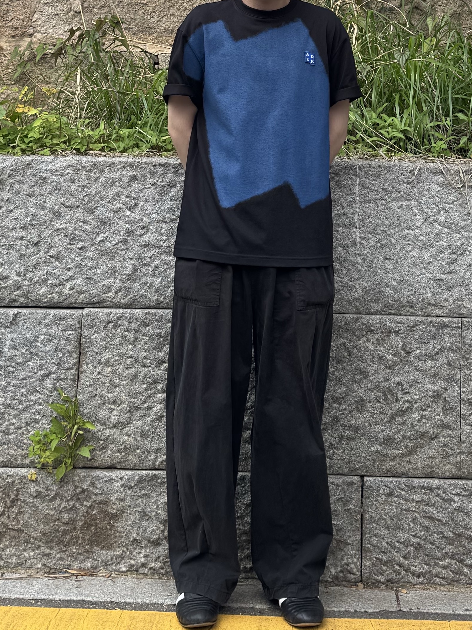 Ader Error Sig; TRS Tag T-Shirt 03 Black, (W) Adidas Taekwondo Core Black Cloud White 착용 스타일 - 1