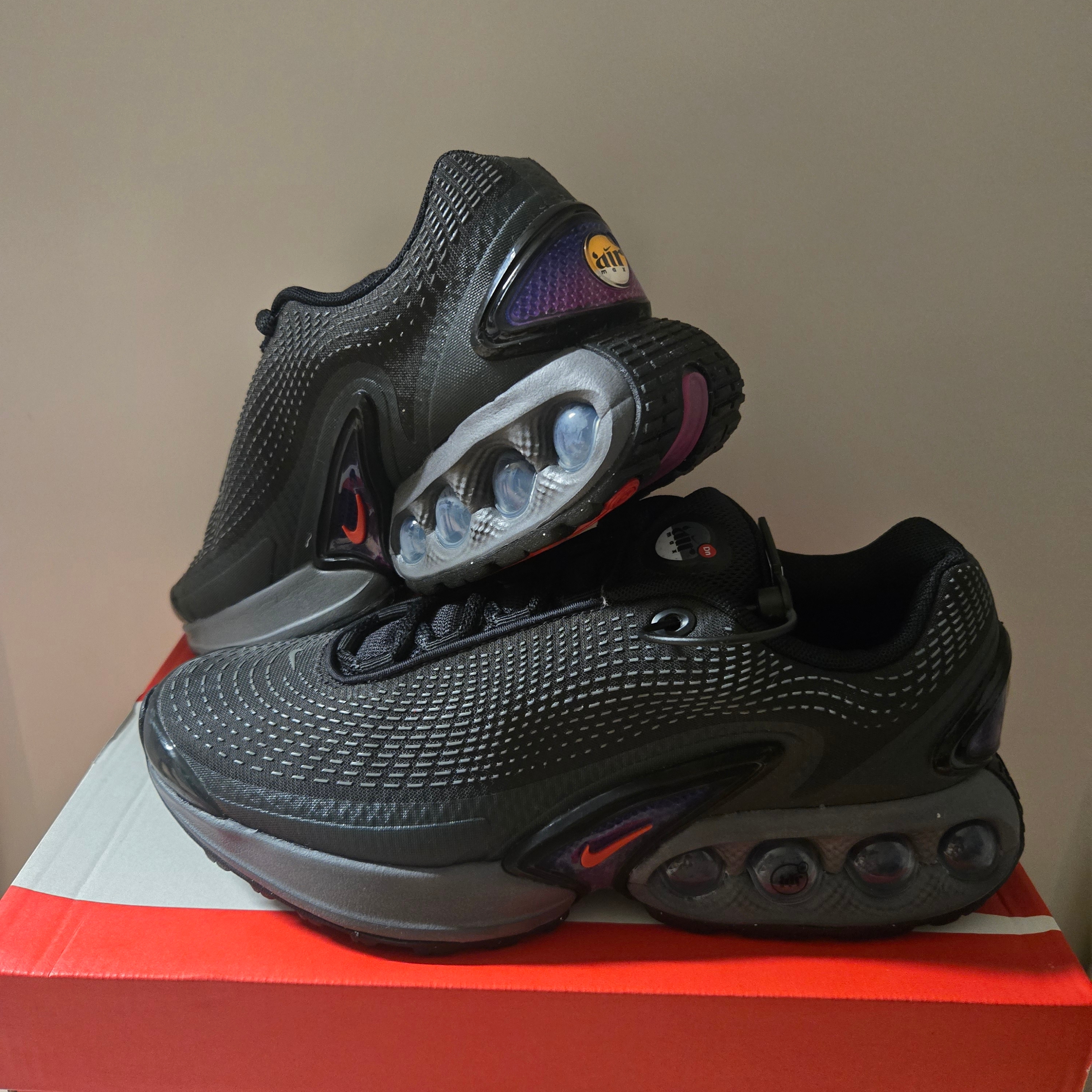 (W) Nike Air Max Dn Anthracite Dark Smoke Grey 착용 스타일