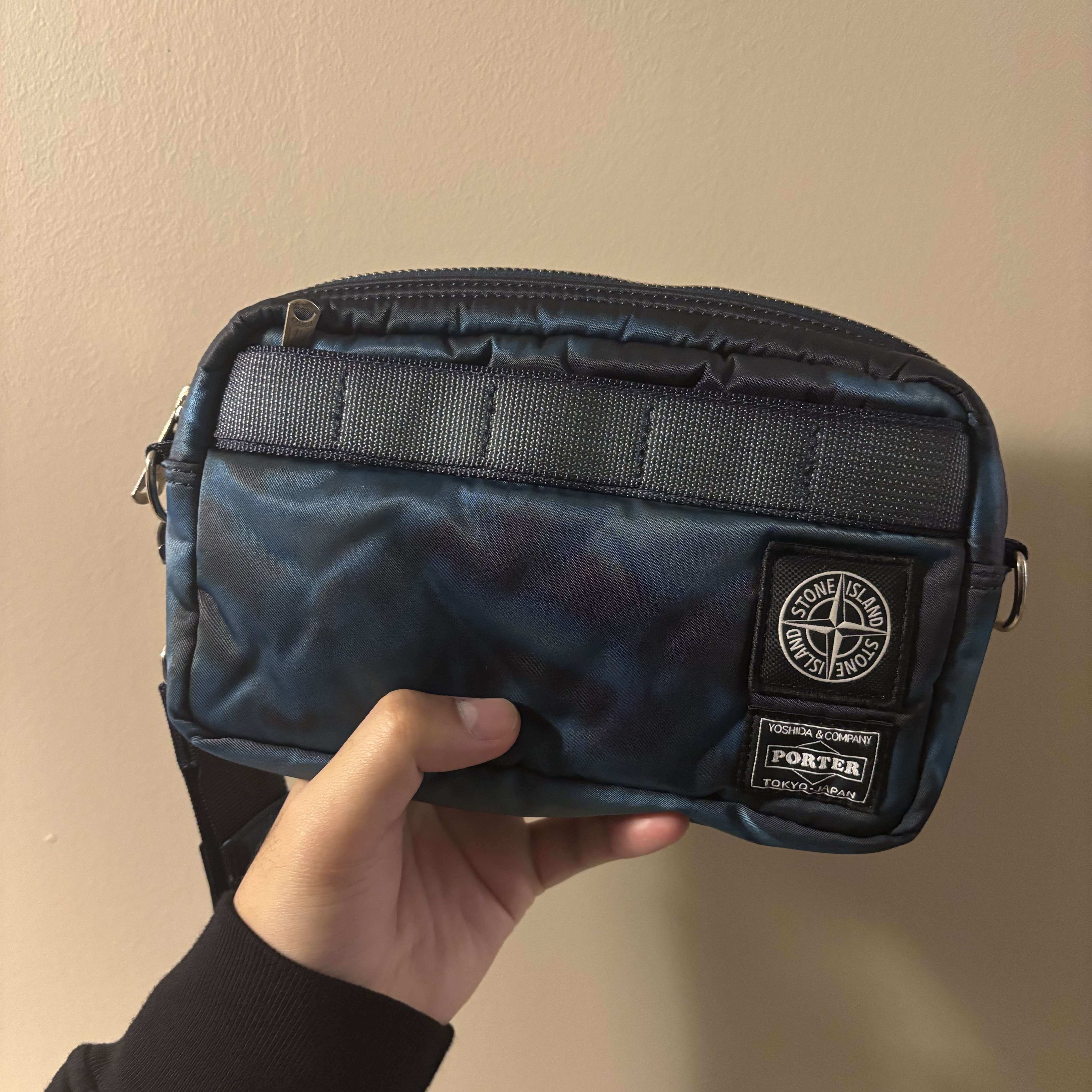 Porter x Stone Island Pouch Blue 착용 스타일