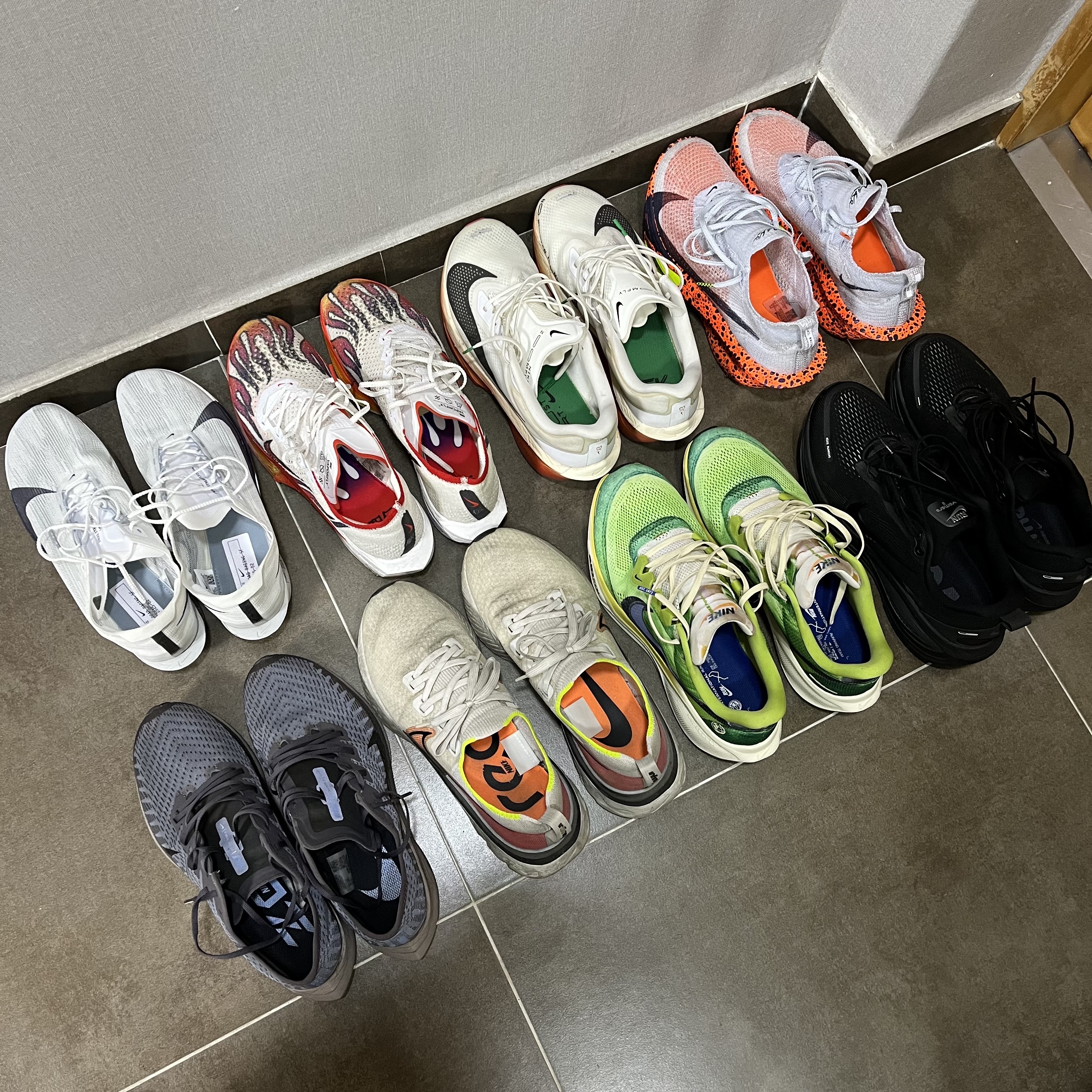 Nike ZoomX Streakfly 2 White Obsidian Mist, Nike ZoomX Vaporfly Next% 3 PRM White Habanero Red 착용 스타일