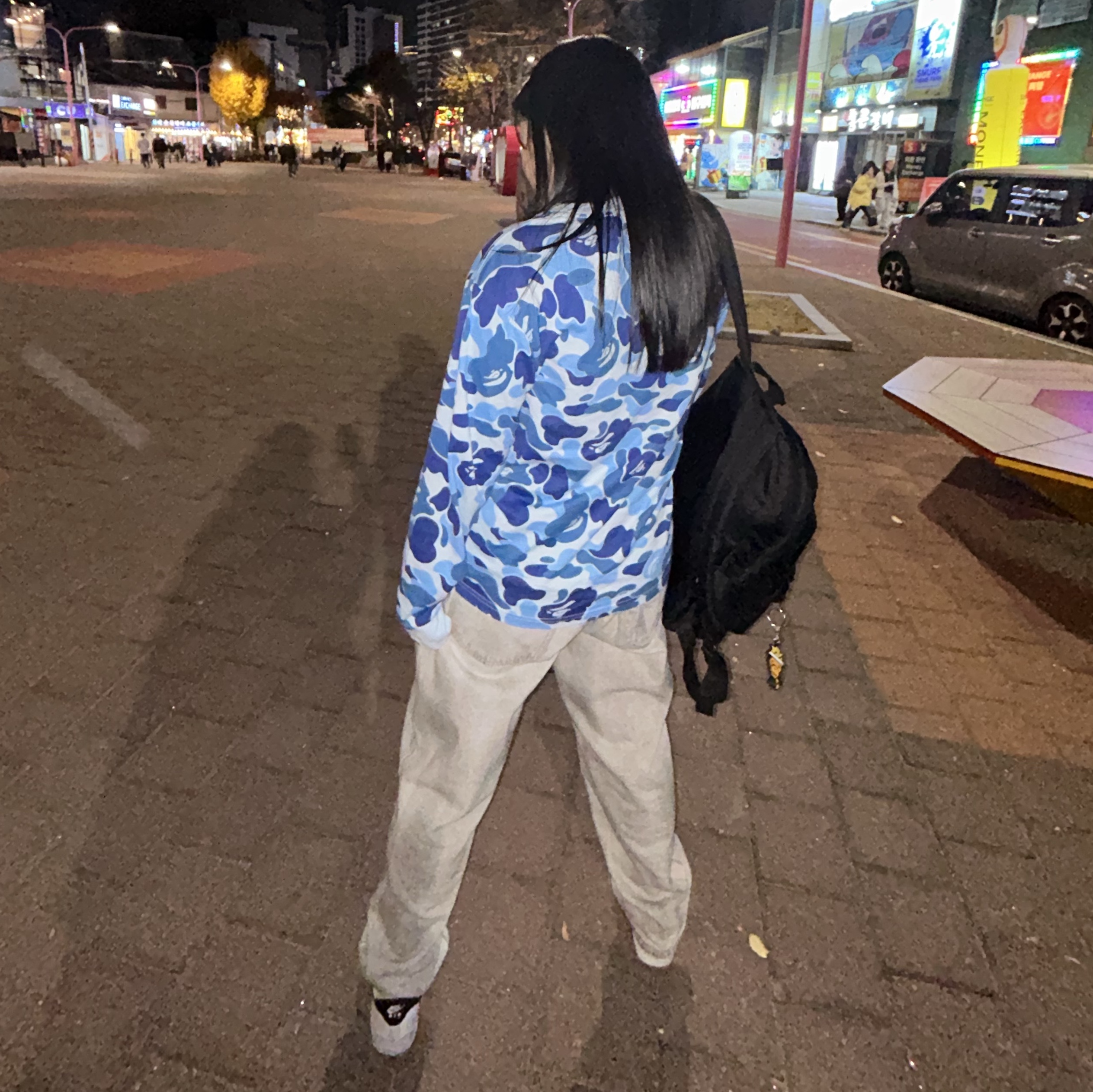 Nike Air Force 1 '07 White Black, BAPE ABC Camo NYC One Point L/S T-Shirt Blue 착용 스타일 - 3