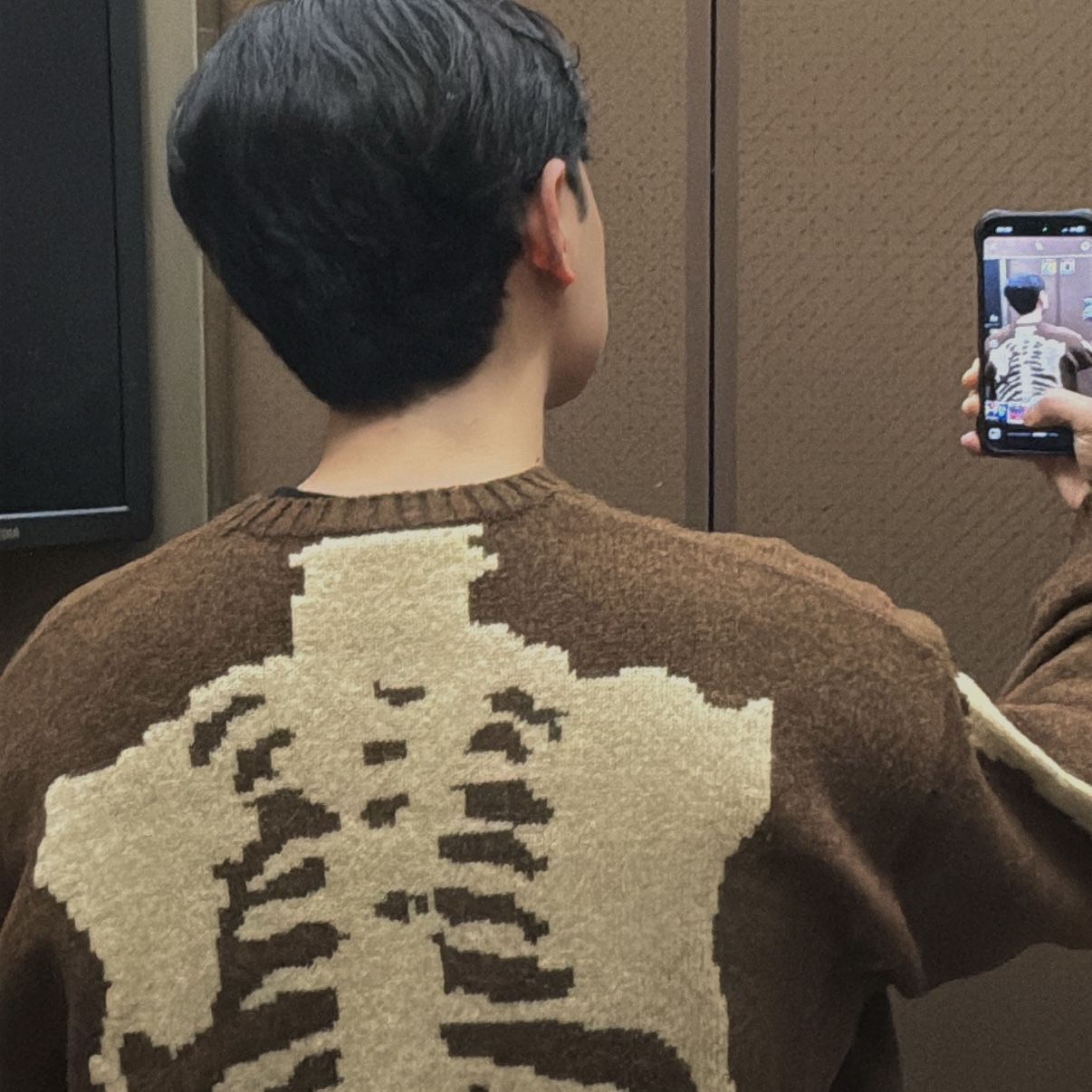 Kapital 5G Wool Bone Crewneck Sweater Brown 착용 스타일