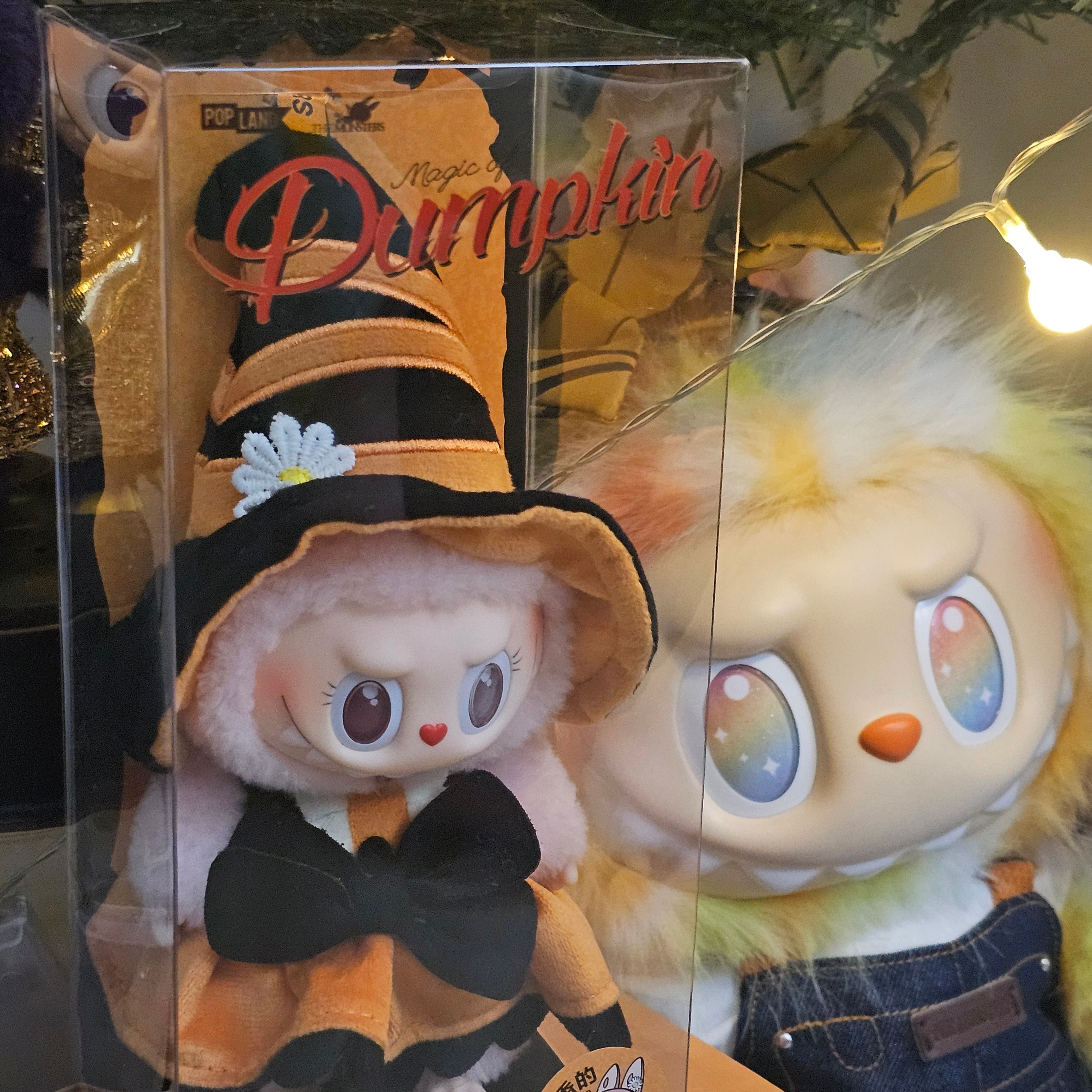 Pop Mart Labubu Mokoko Magic of Pumpkin Vinyl Plush Pendant, Pop Mart Labubu The Monsters Big Into Energy Series-Rock The Universe Vinyl Plush Doll 착용 스타일