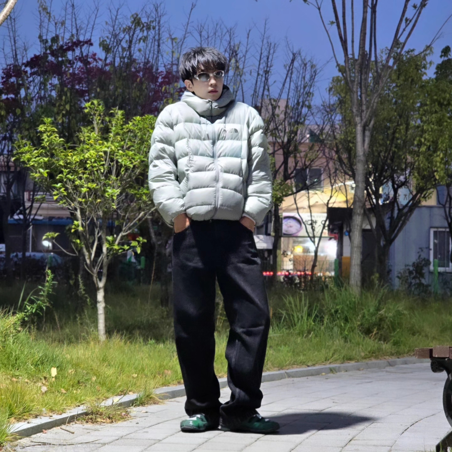 The North Face Ruta Down Jacket Light Khaki - 25SS, Adidas Adicolor Denim Firebird Pants True Black Denim - KR Sizing 착용 스타일 - 6