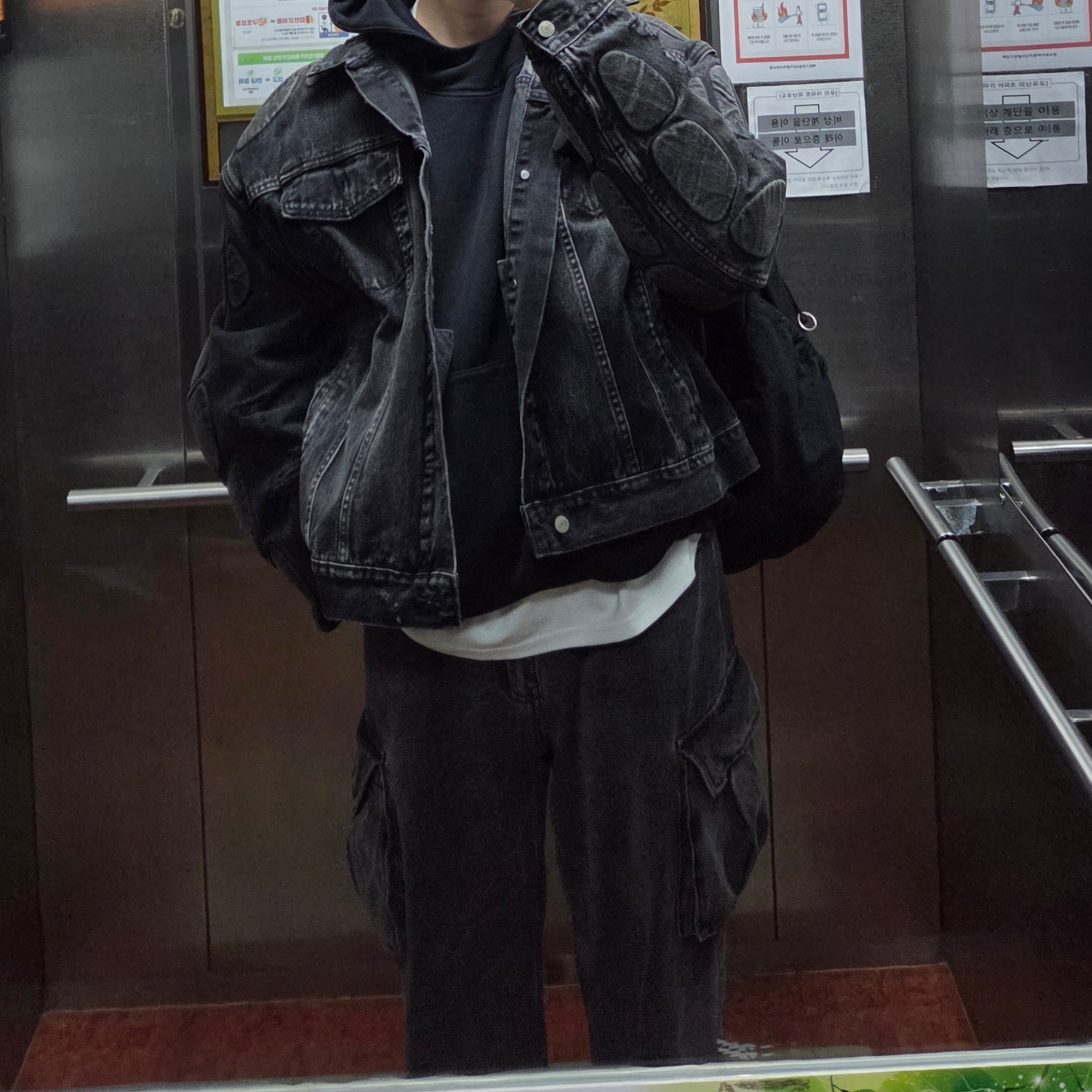Yeezy Gap Engineered By Balenciaga Padded Denim Jacket Grey Wash, Yeezy Gap Engineered By Balenciaga Dove Hoodie Washed Black 착용 스타일