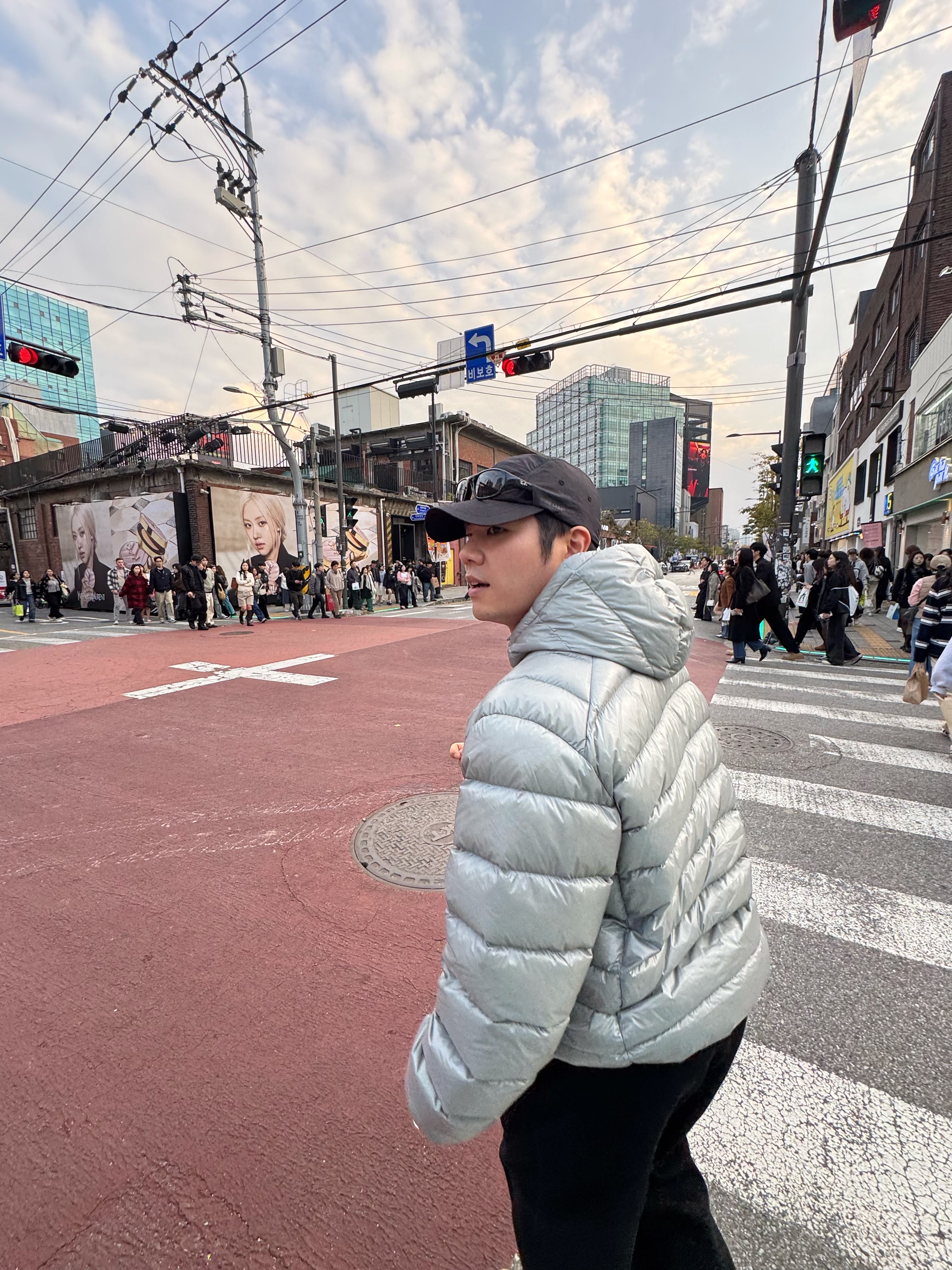 The North Face Matier EX RDS Down Hoodie Light Gray - 25FW, Vans Carver Low Sand Beige 착용 스타일 - 3