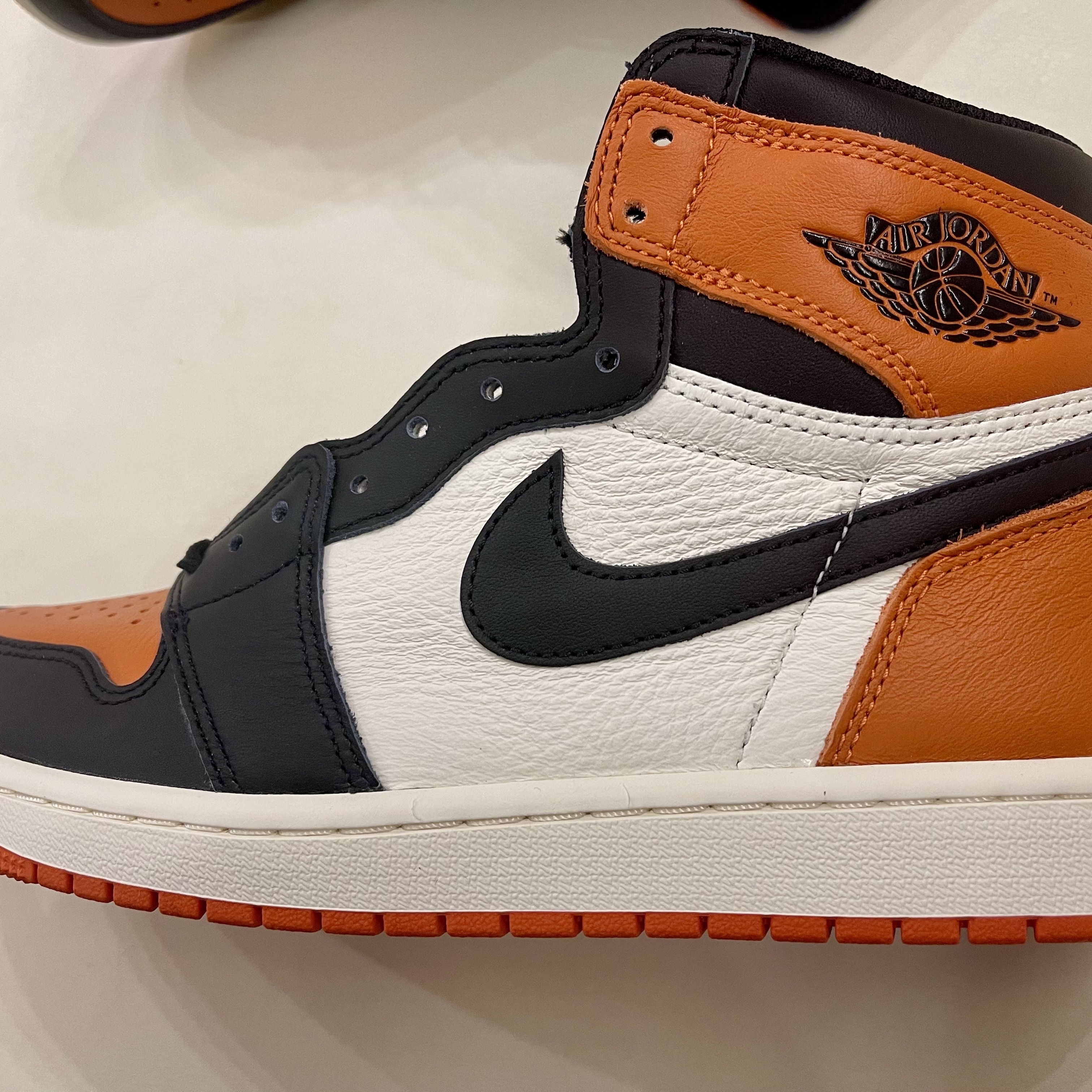 Jordan 1 Retro High OG Shattered Backboard 착용 스타일 - 5