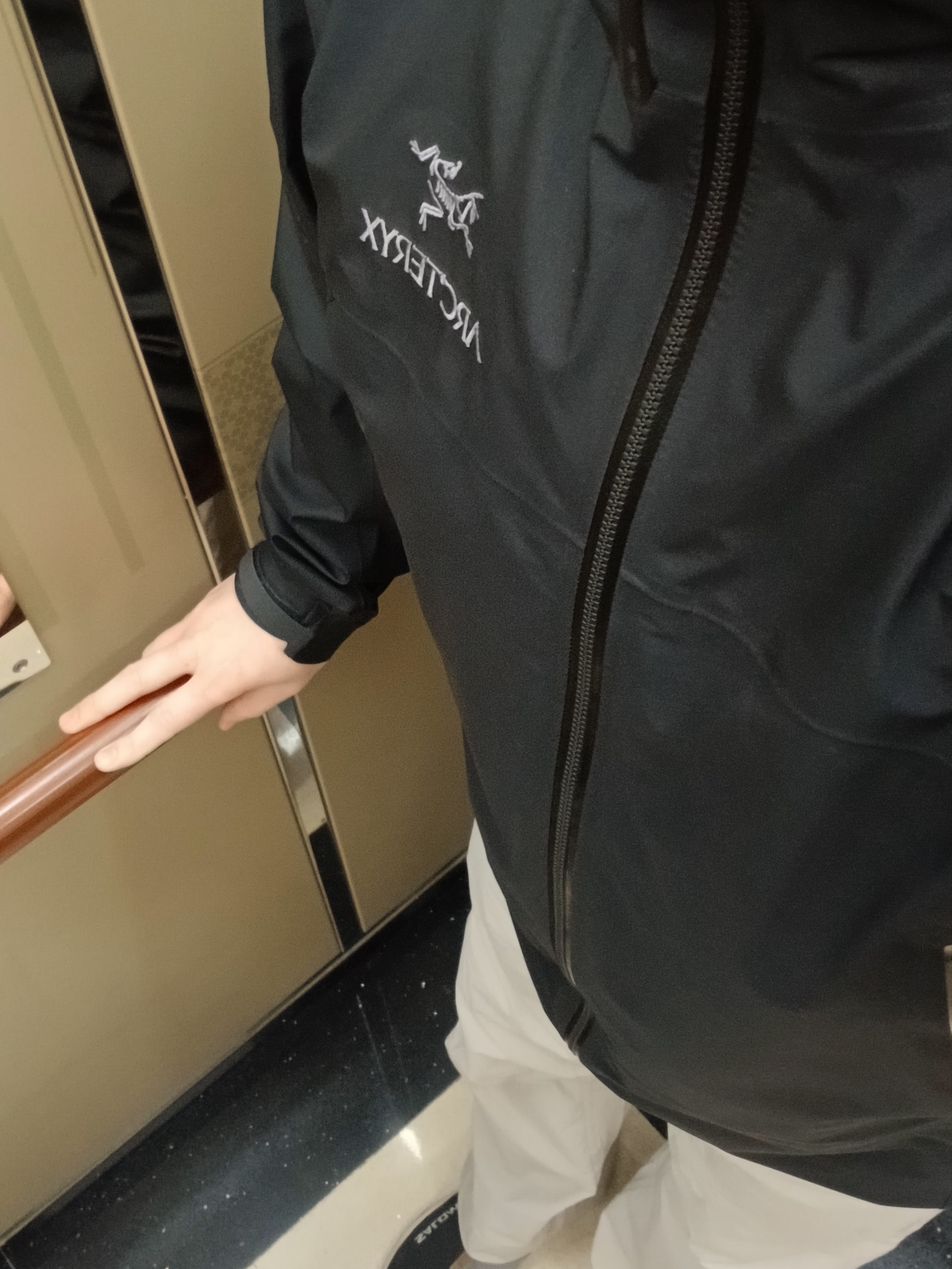 Arc'teryx Beta Jacket Black, Arc'teryx Cronin Pants Rune 착용 스타일 - 1