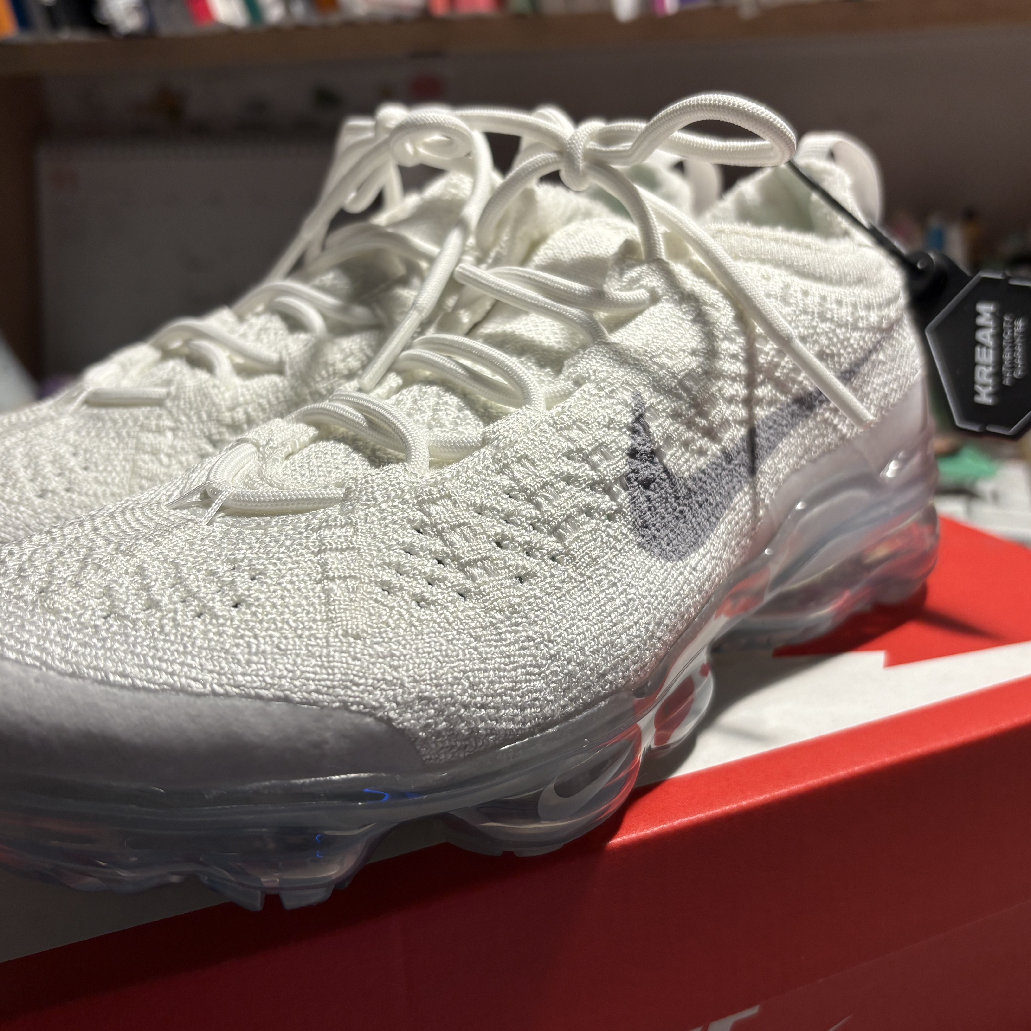 (W) Nike Air Vapormax 2023 Flyknit White 착용 스타일 - 1