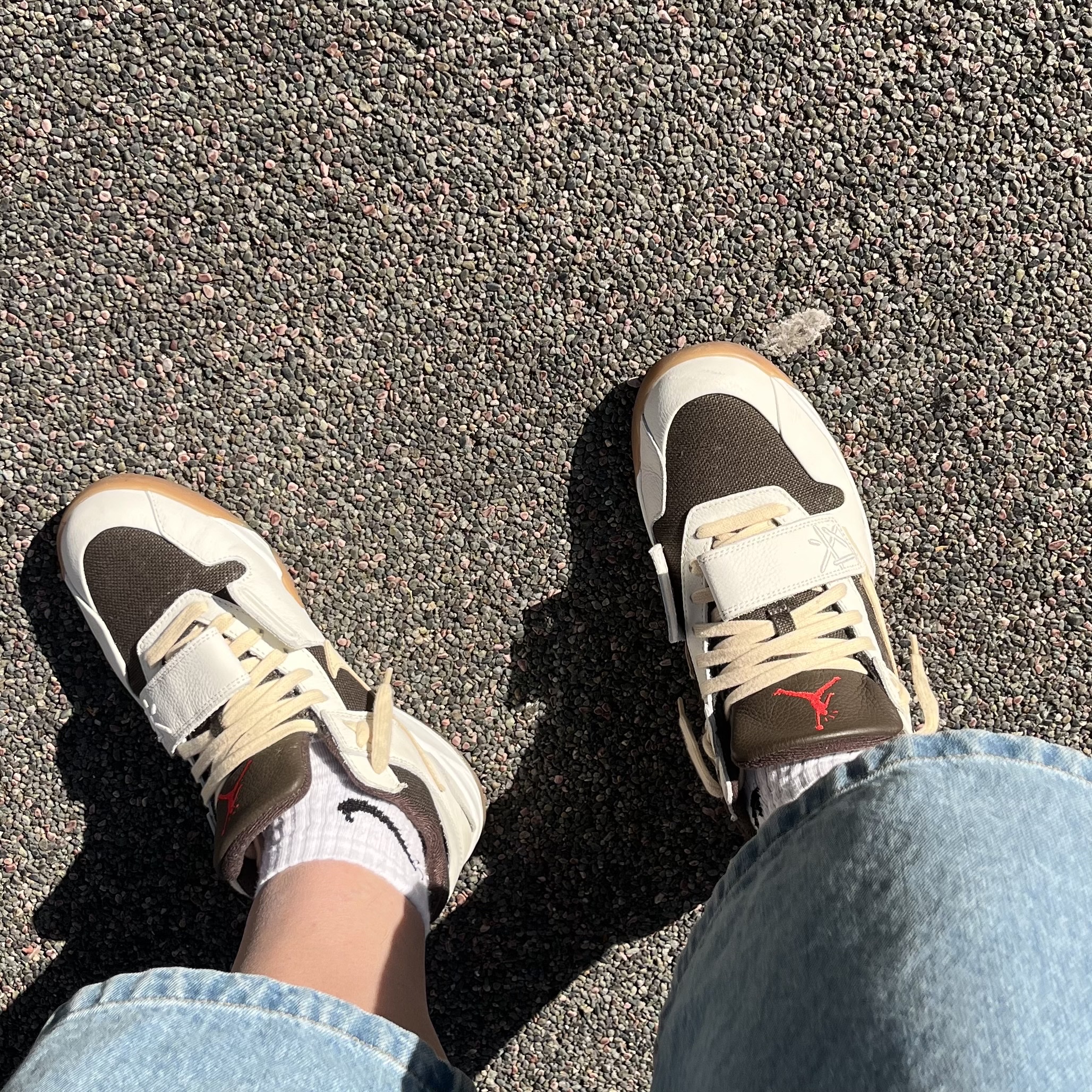 Jordan x Travis Scott Jumpman Jack TR Sail and Dark Mocha 착용 스타일
