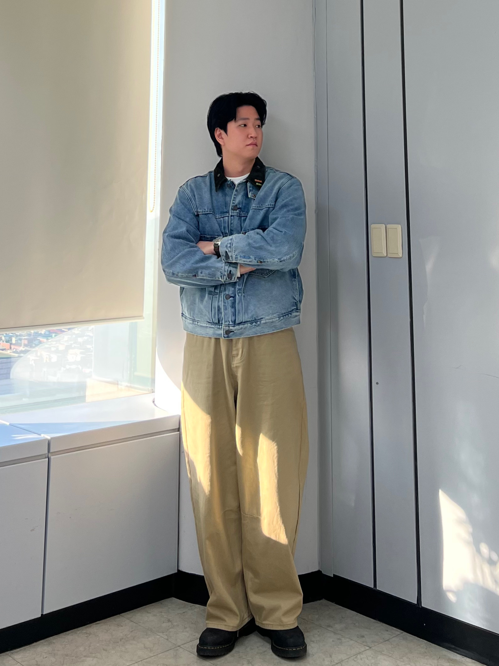 Levi's x Barbour Type II Trucker Jacket Vintage Washed Denim, Dr. Martens x Thisisneverthat 1461 Waxed Full Grain Black 착용 스타일 - 3