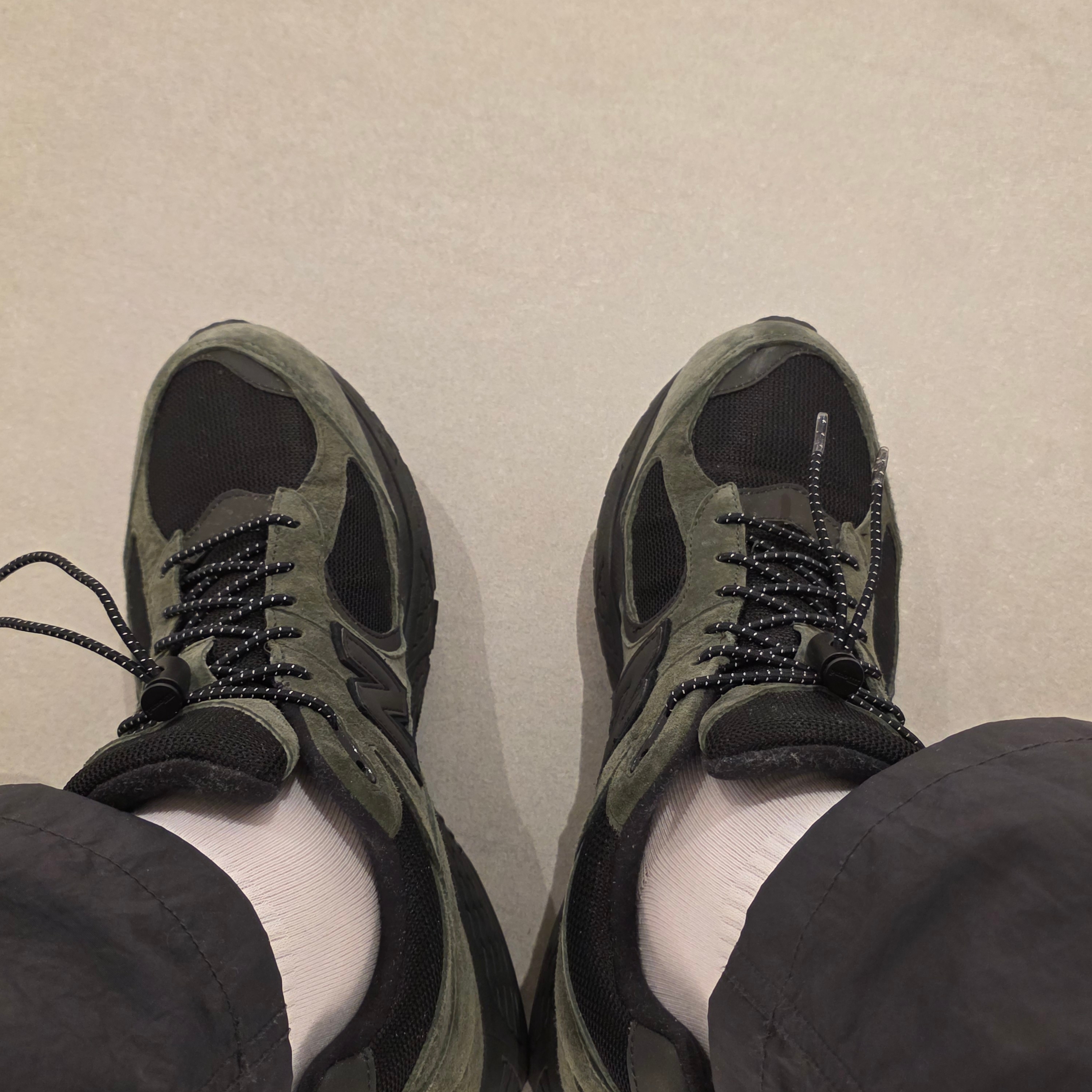 New Balance x JJJJound 2002R Gore-Tex Pine 착용 스타일