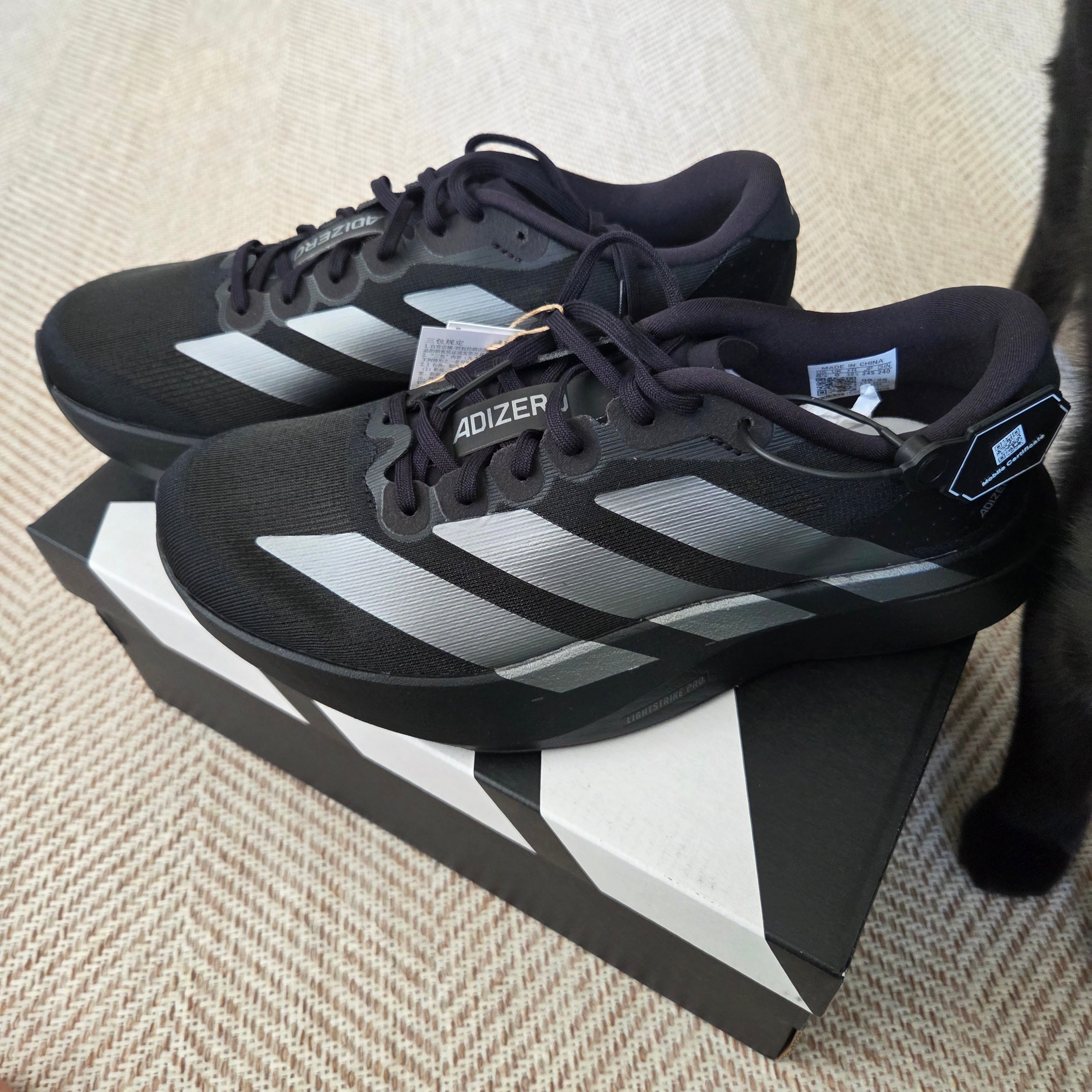 Adidas Adizero EVO SL Core Black Iron Metallic 착용 스타일 - 2