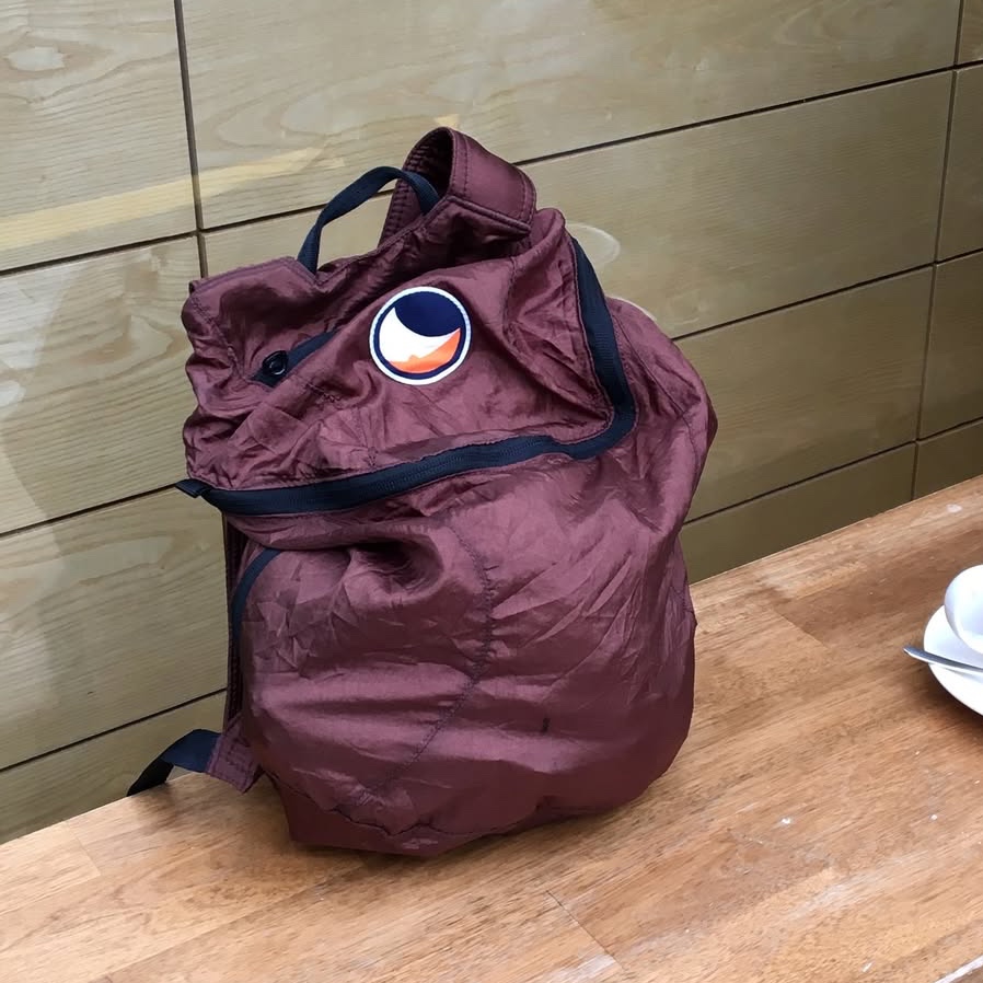 Ticket To The Moon Mini Backpack 15L Chocolate 착용 스타일