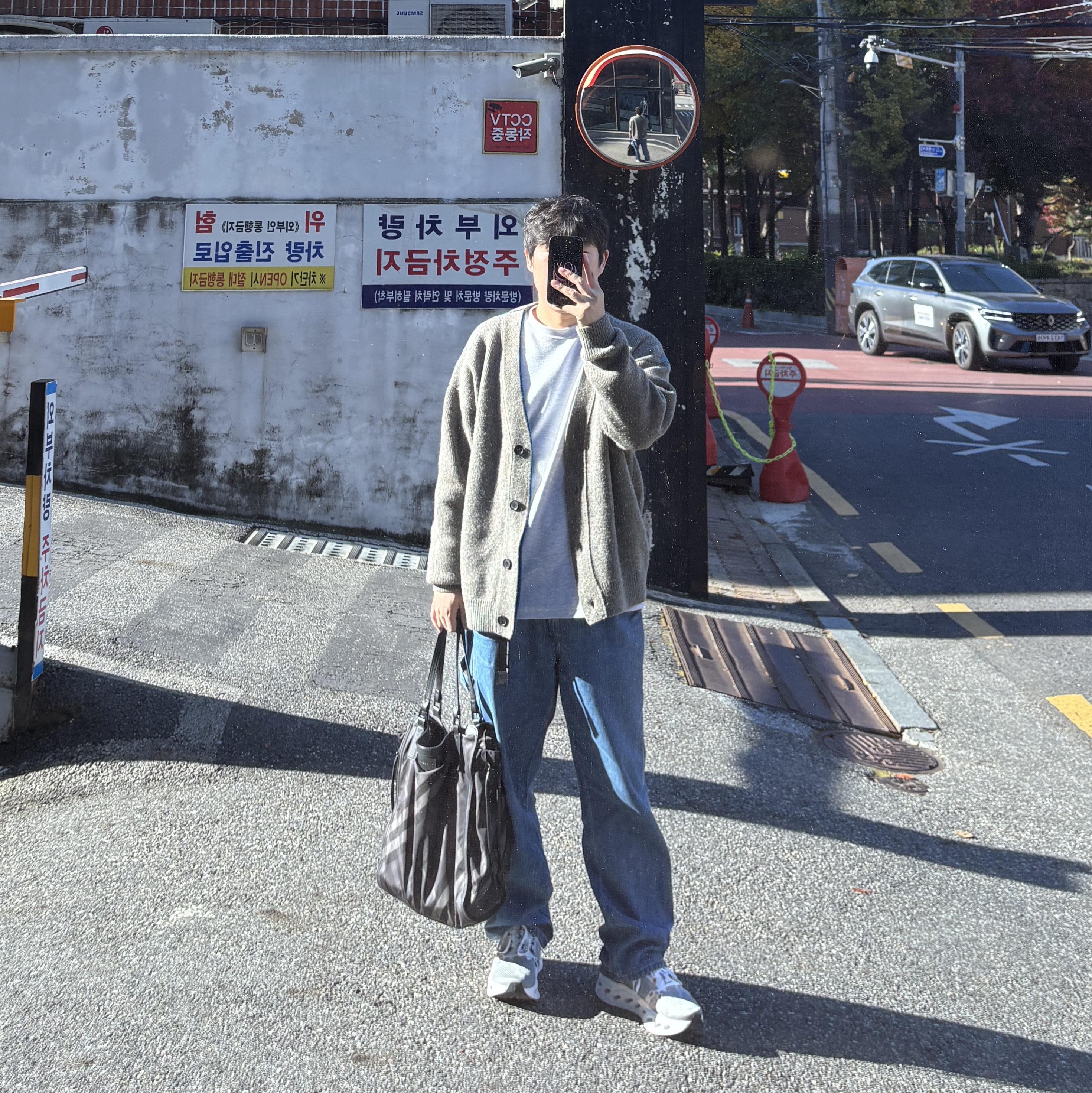On Running Cloudeclipse Alloy White, Asics x Ronnie Fieg x Kith Gel-Kayano 14 Granite Gray White 착용 스타일 - 1