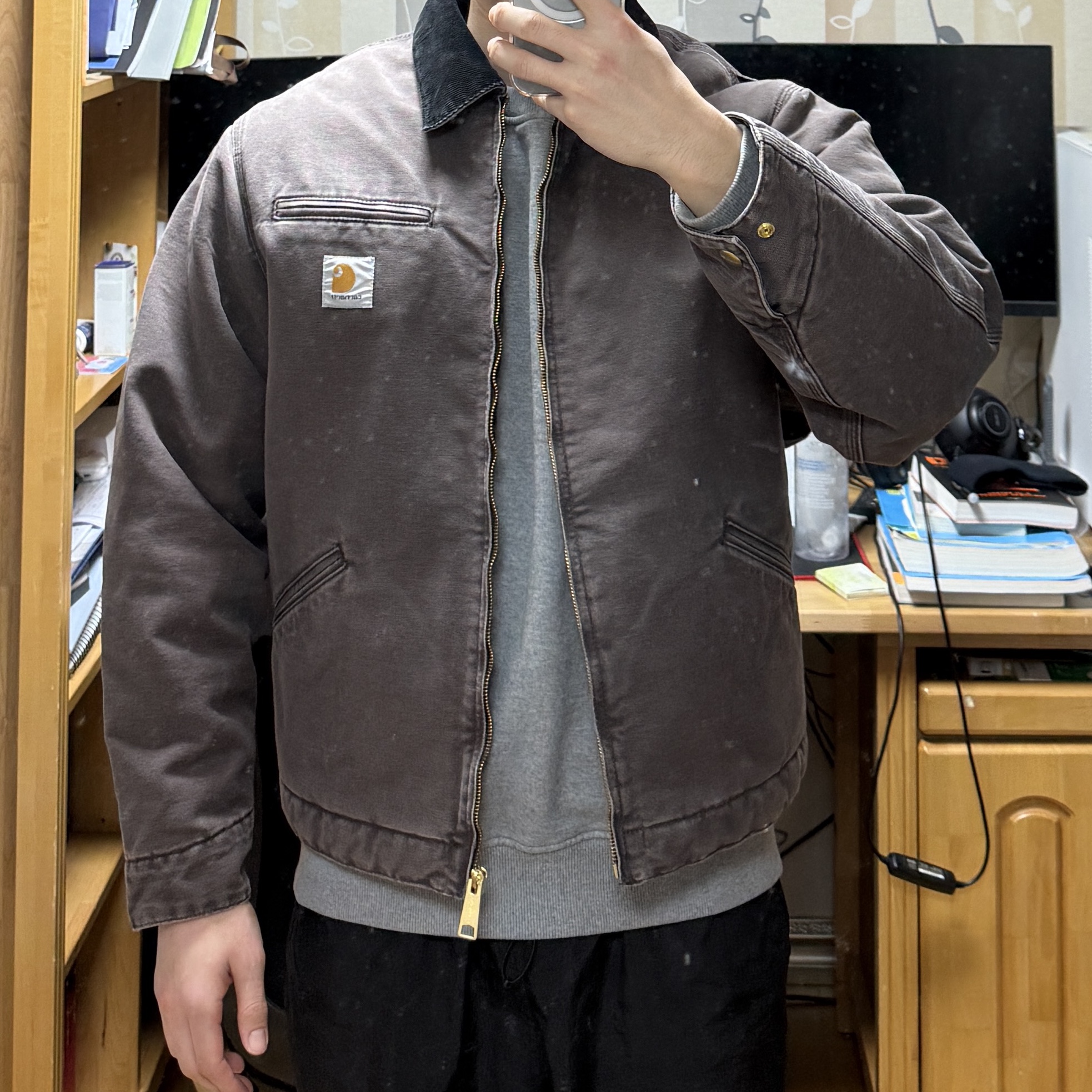 Carhartt WIP OG Detroit Jacket Tobacco Black 착용 스타일