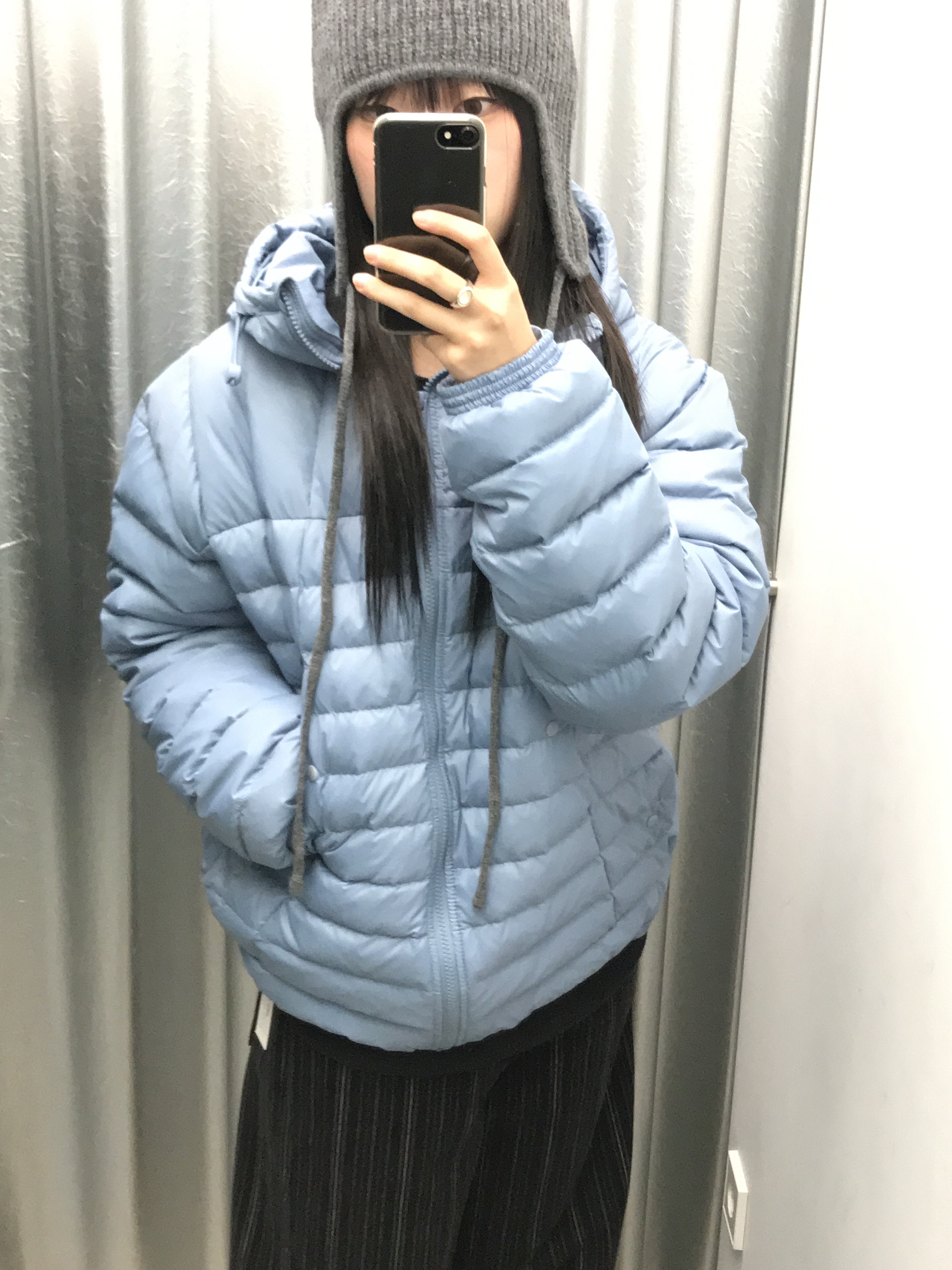 Millo Archive Wimbi Earflap Beanie Charcoal 착용 스타일 - 3