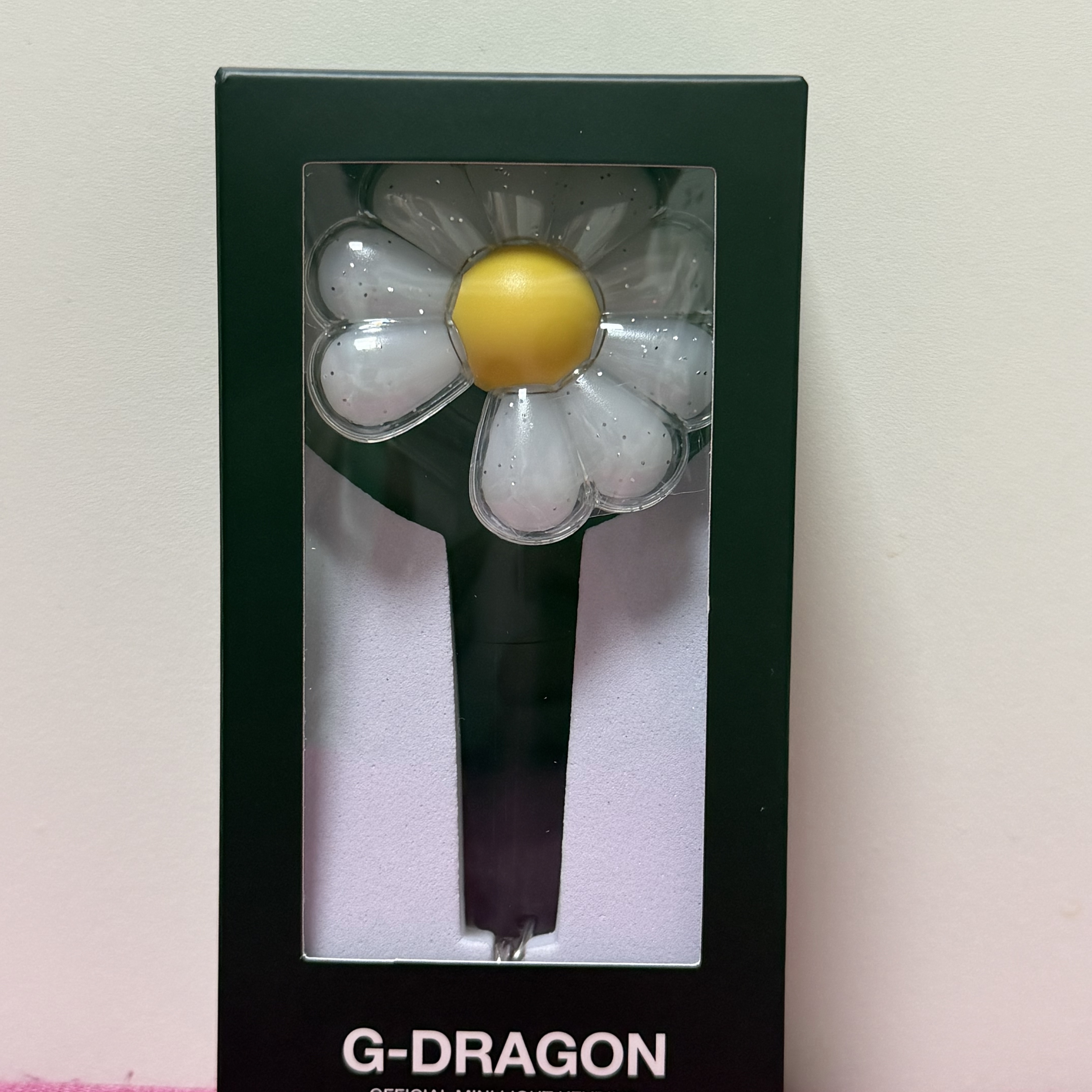 G-DRAGON Ubermensch Official Mini Light Keyring 착용 스타일