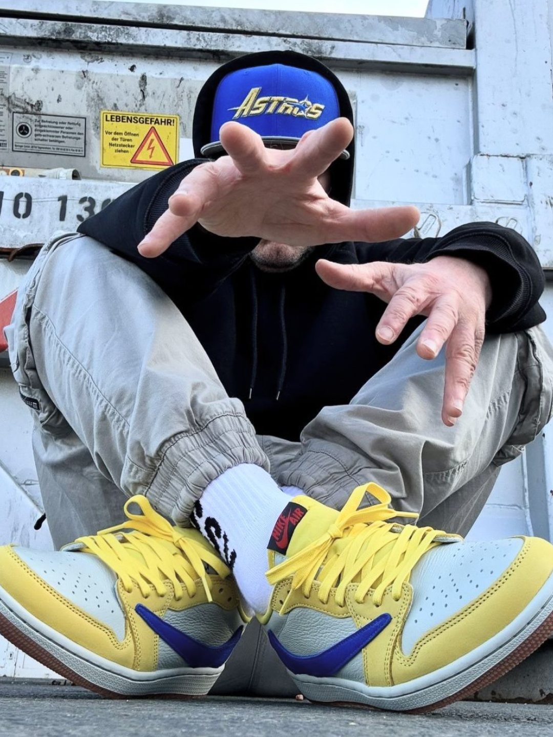 Jordan 1 x Travis Scott x Fragment Retro Low OG SP Sail Military Blue, (W) Jordan 1 x Travis Scott Retro Low OG SP Canary 착용 스타일 - 2