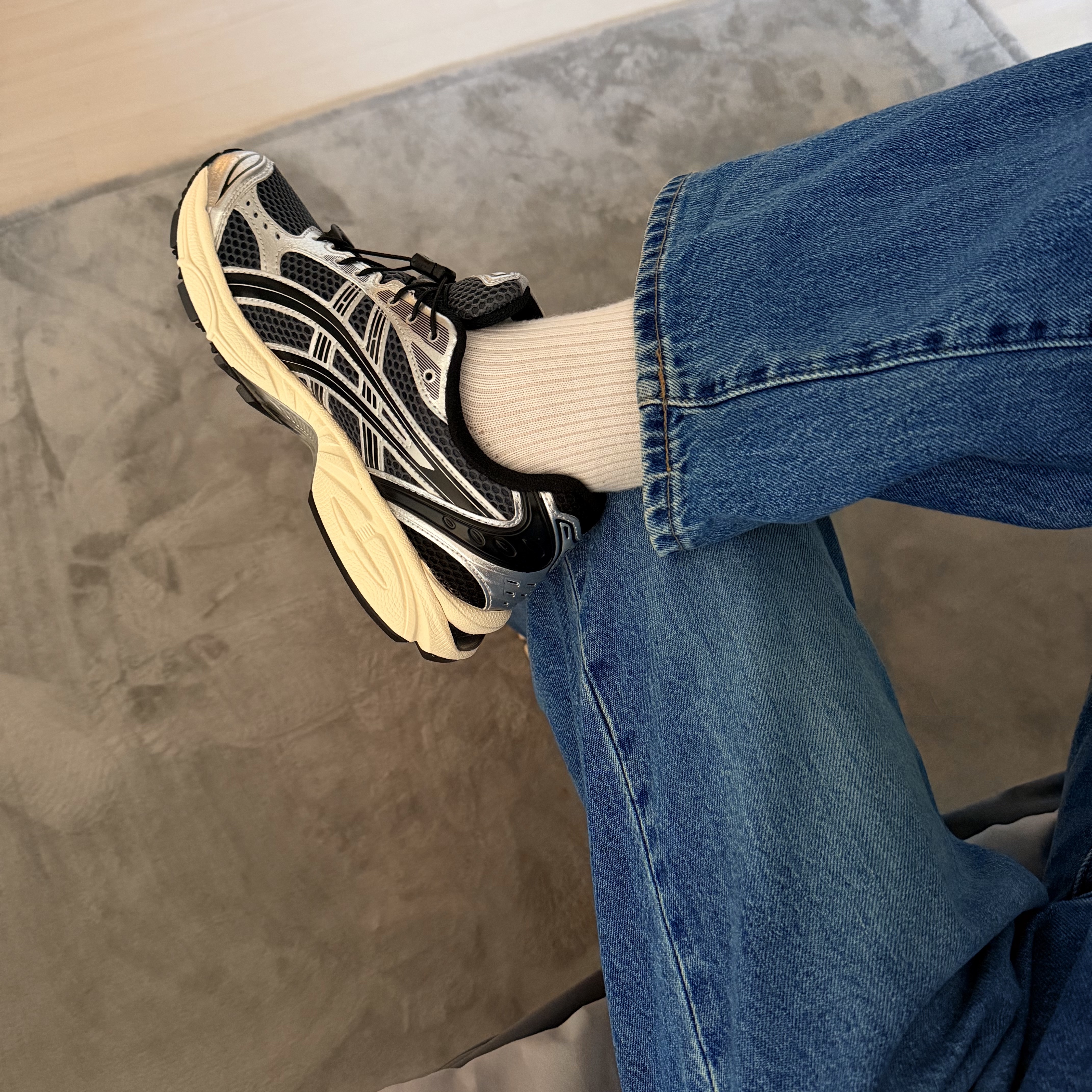 Asics Unlimited Gel-Kayano 14 Carrier Grey Black 착용 스타일 - 2