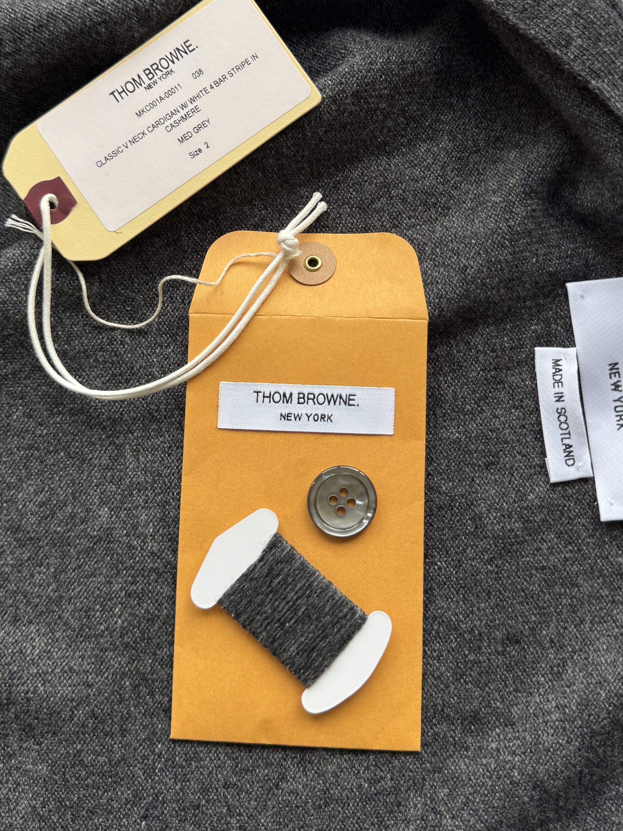 Thom Browne Cashmere 4-Bar Cardigan Medium Grey, Thom Browne Super 120S Twill Necktie Medium Grey 착용 스타일 - 4