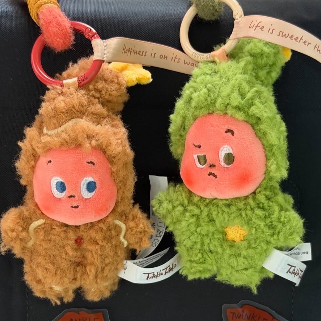 Pop Mart Twinkle Twinkle Savor the Moment Series-Fresh-Baked Mini Cookies Plush Pendant Matcha Crisp (Opened Case), Pop Mart Twinkle Twinkle Savor the Moment Series-Fresh-Baked Mini Cookies Plush Pendant Vanilla Crunch (Opened Case) 착용 스타일