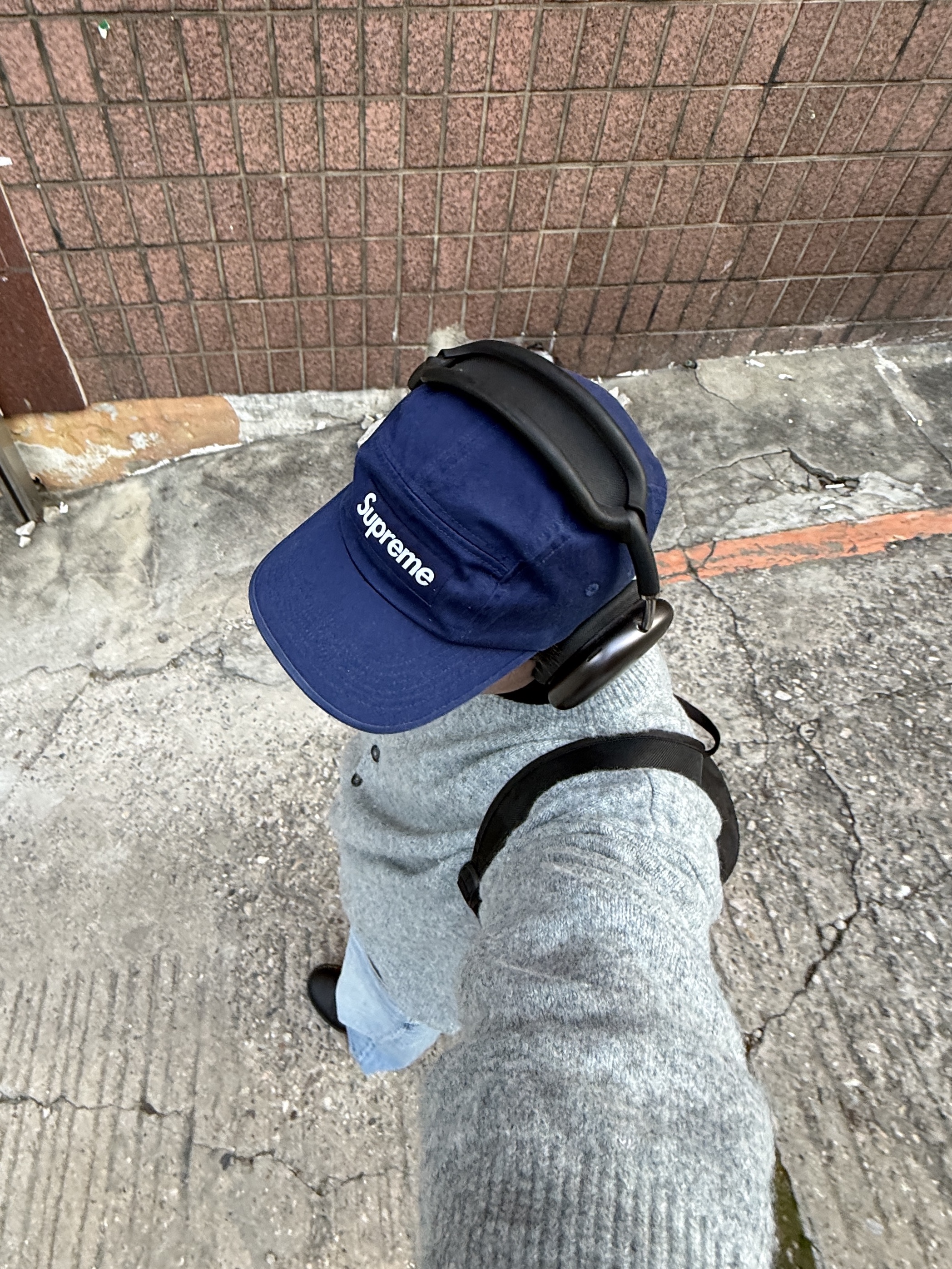 Uniqlo x JW Anderson Straight Jean Blue - KR, Millo Archive Crop Move Cardigan Blue Gray 착용 스타일 - 3