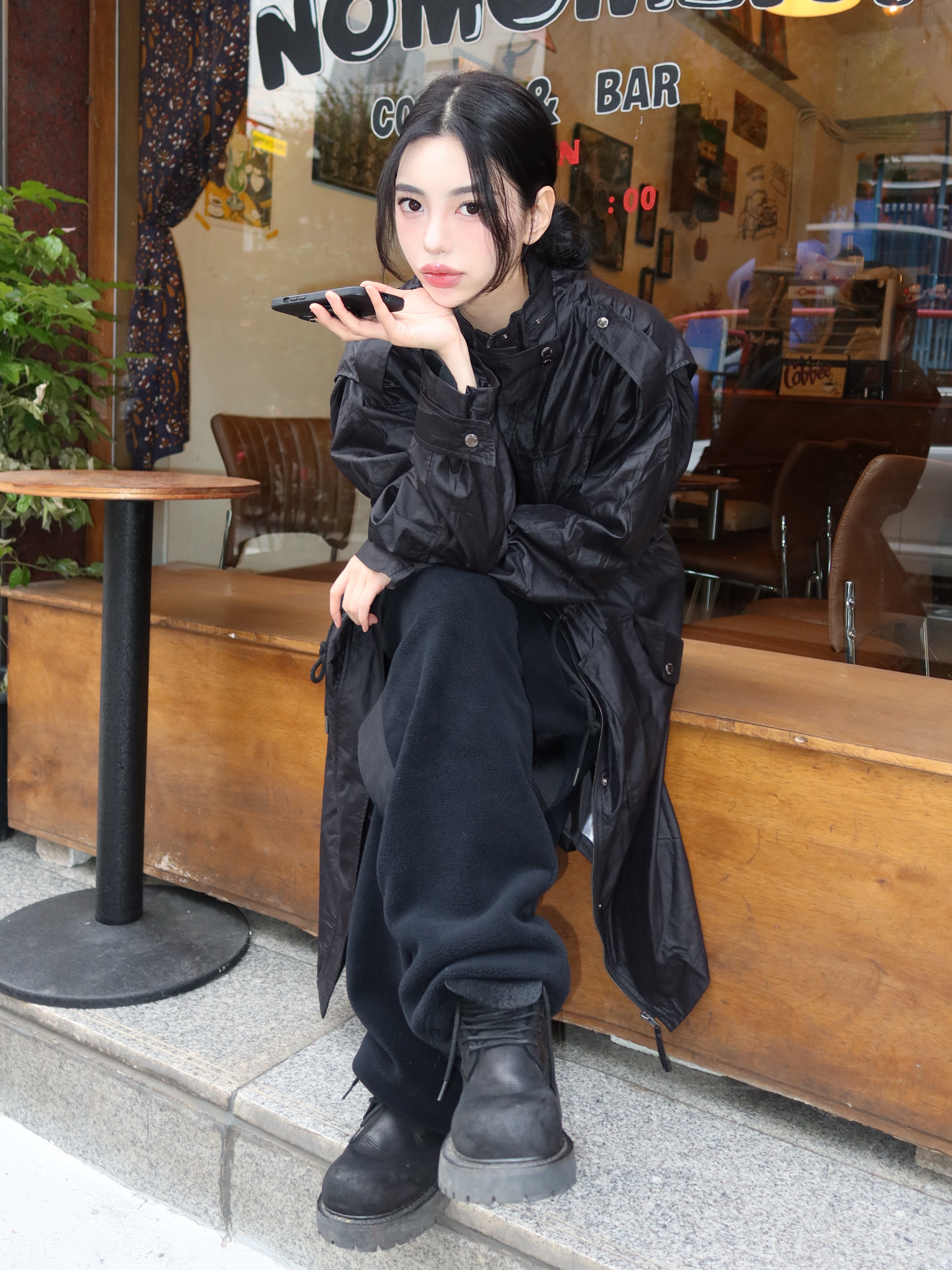 Uniqlo x Needles Fleece Wide Pants Black - KR, LOSTGARDEN Route Black 착용 스타일 - 1