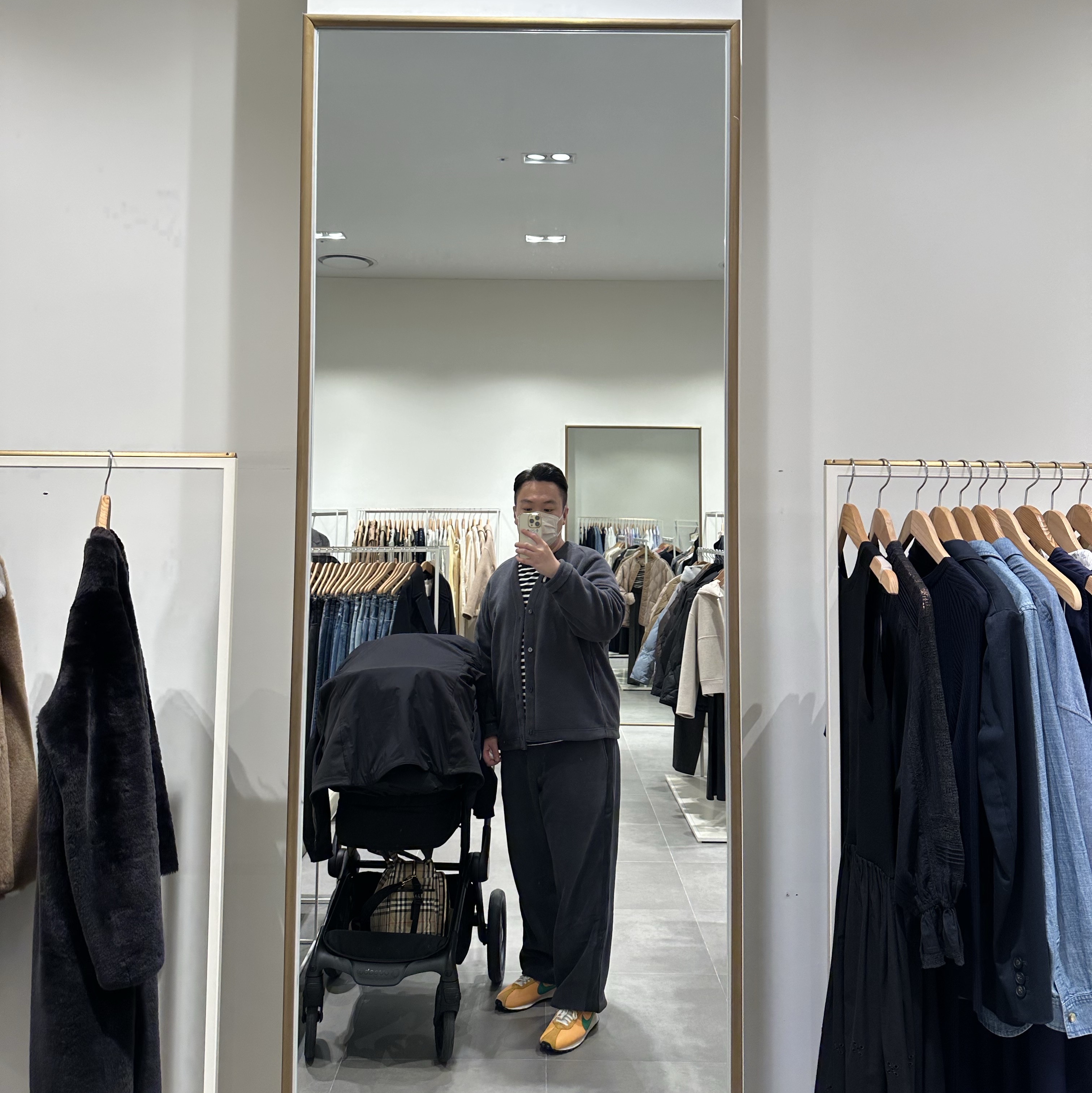 Uniqlo x Needles Fleece Oversized Cardigan Dark Gray - KR, Uniqlo x Needles Fleece Wide Pants Dark Gray - KR 착용 스타일