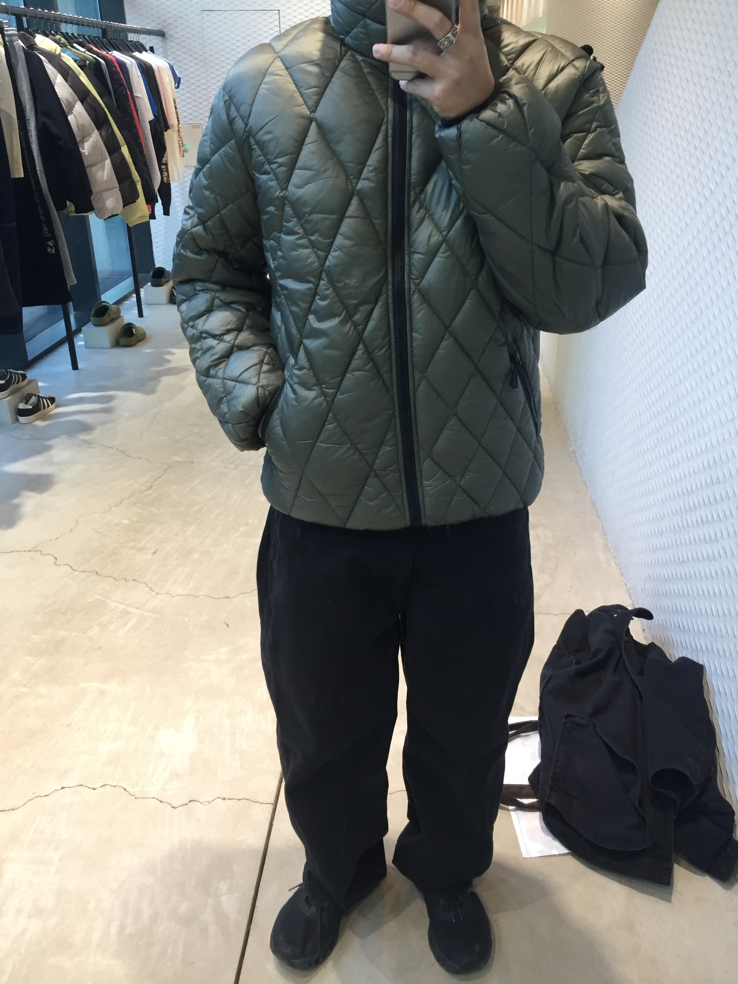 On Running Cloudmonster All Black 착용 스타일 - 3