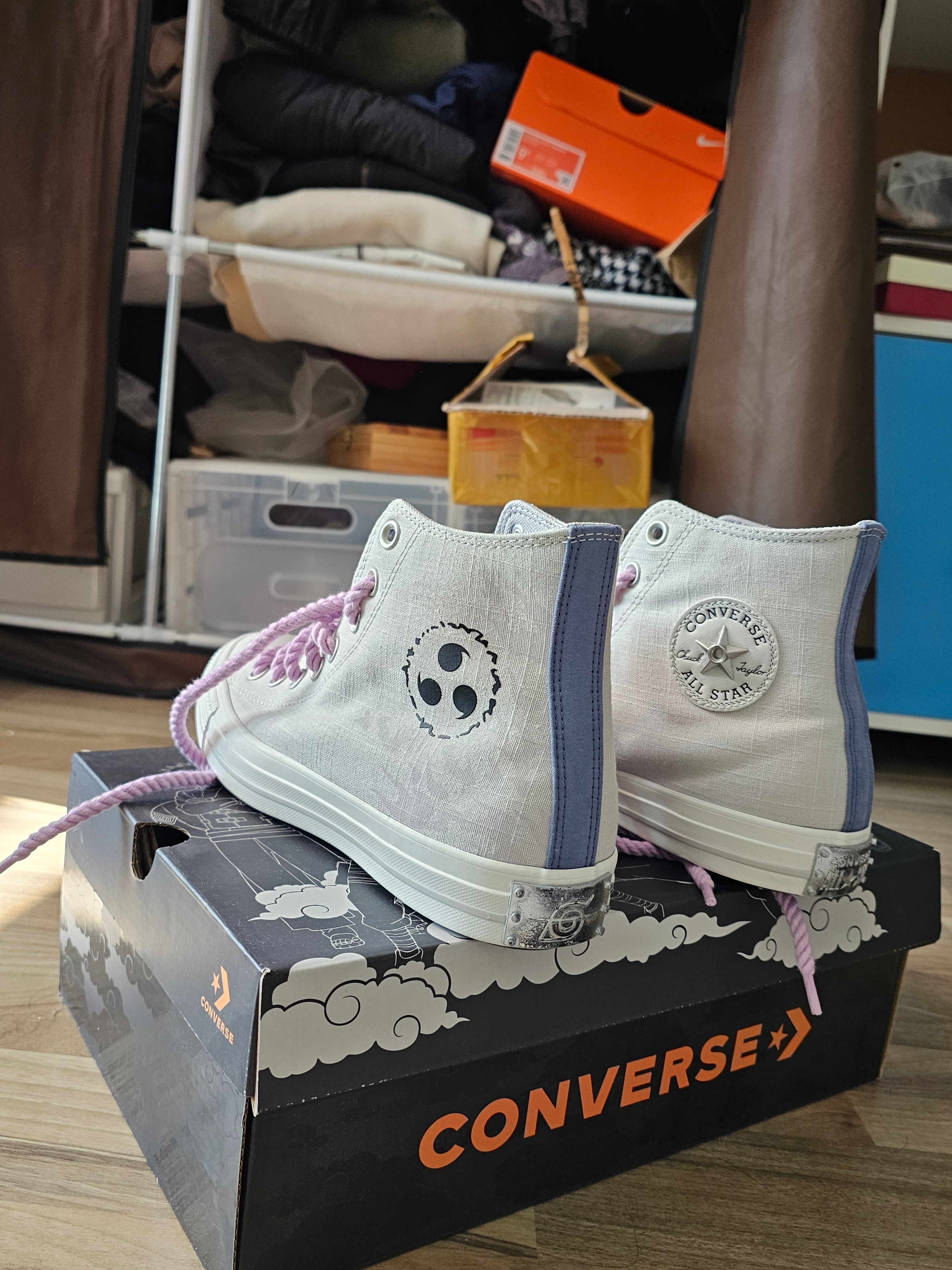 Converse x Naruto Chuck Taylor All Star Hi Fossilized Vintage White 착용 스타일