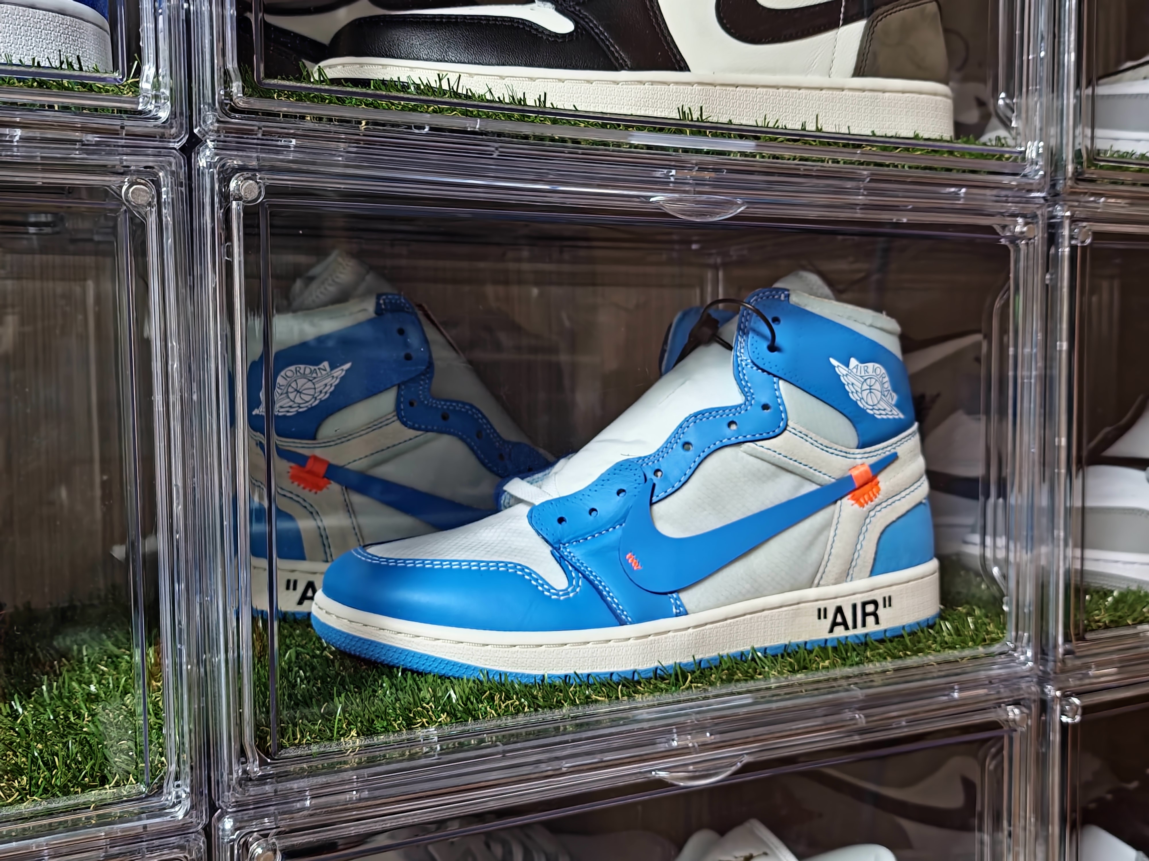 Jordan 1 x Off-White Retro High University Blue 착용 스타일 - 2