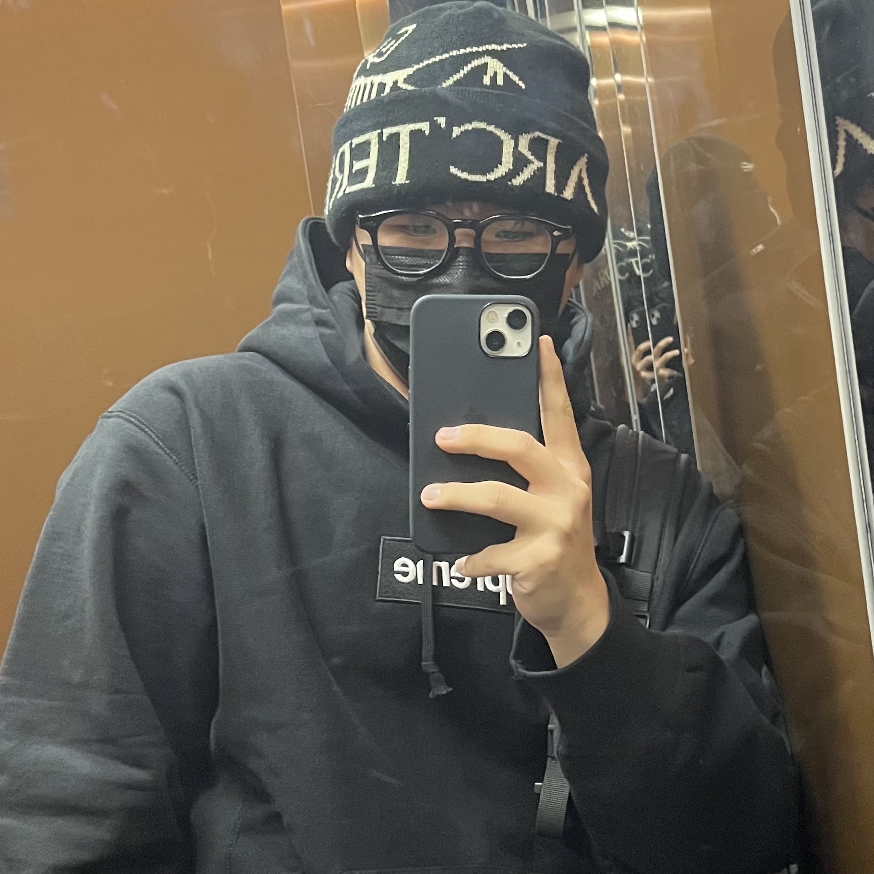 Supreme Box Logo Hooded Sweatshirt Black - 21FW, Arc'teryx Bird Word Toque Black Void 착용 스타일