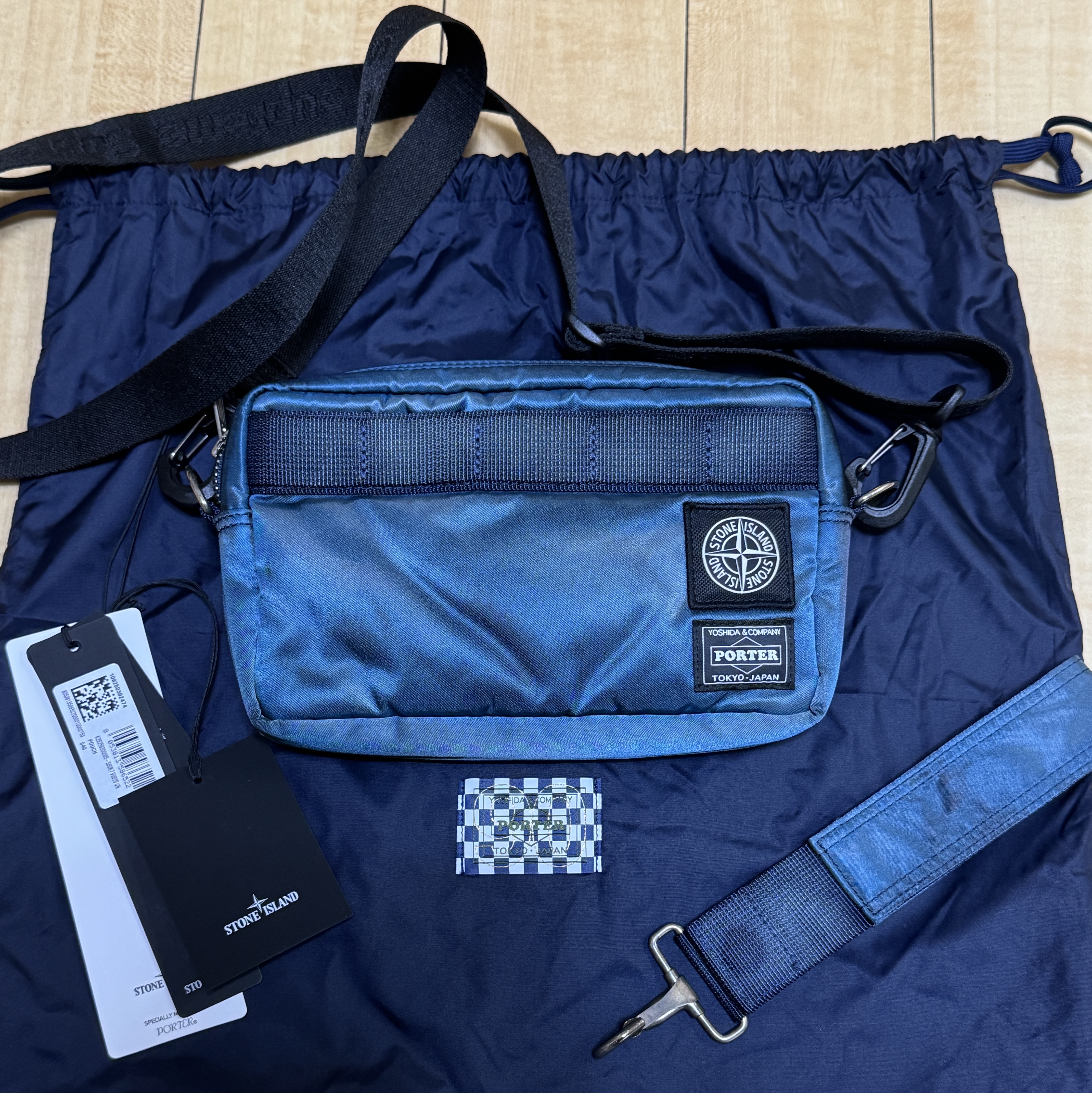 Porter x Stone Island Pouch Blue 착용 스타일 - 2