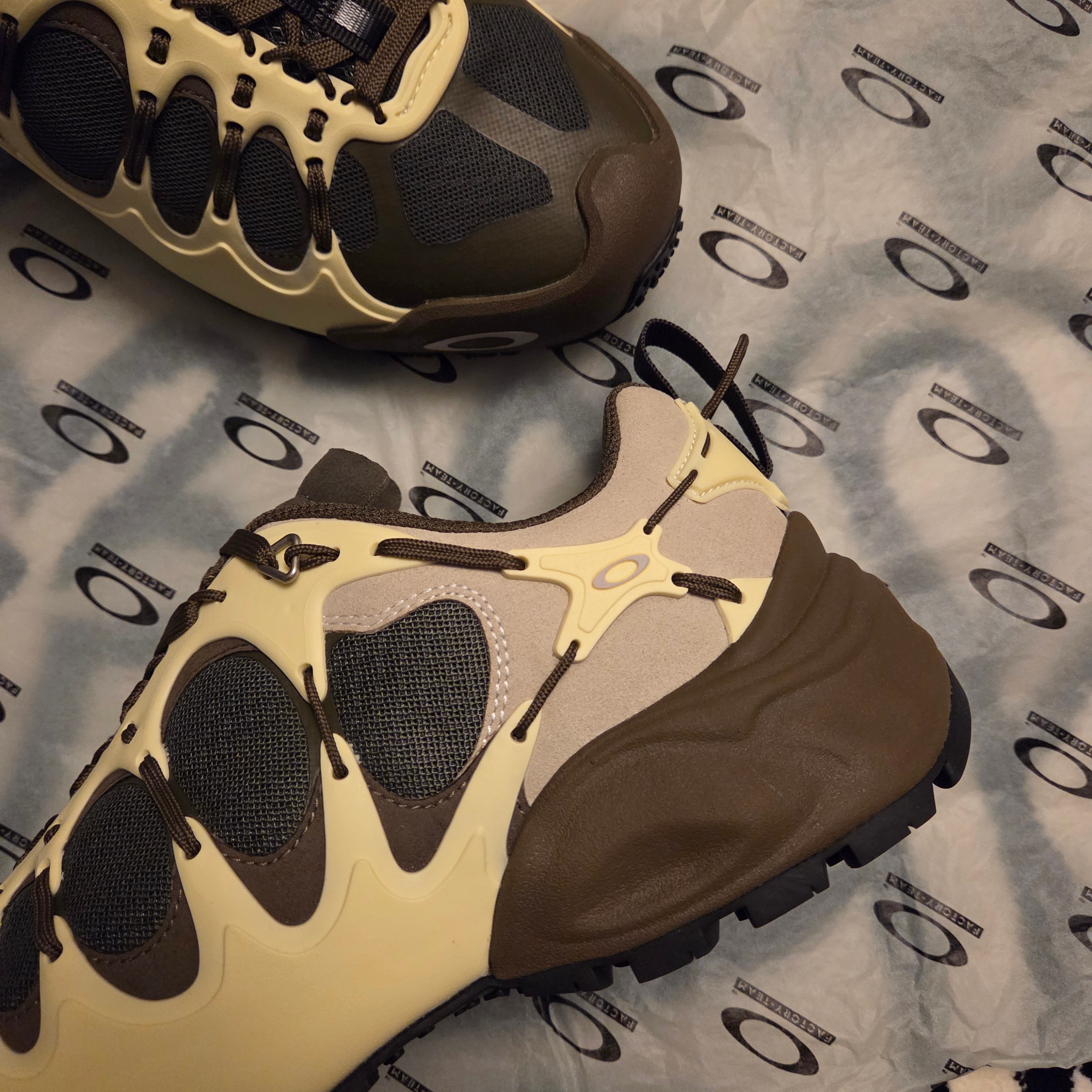 Oakley Factory Team x Brain Dead Ibex Endive Olive 착용 스타일 - 2