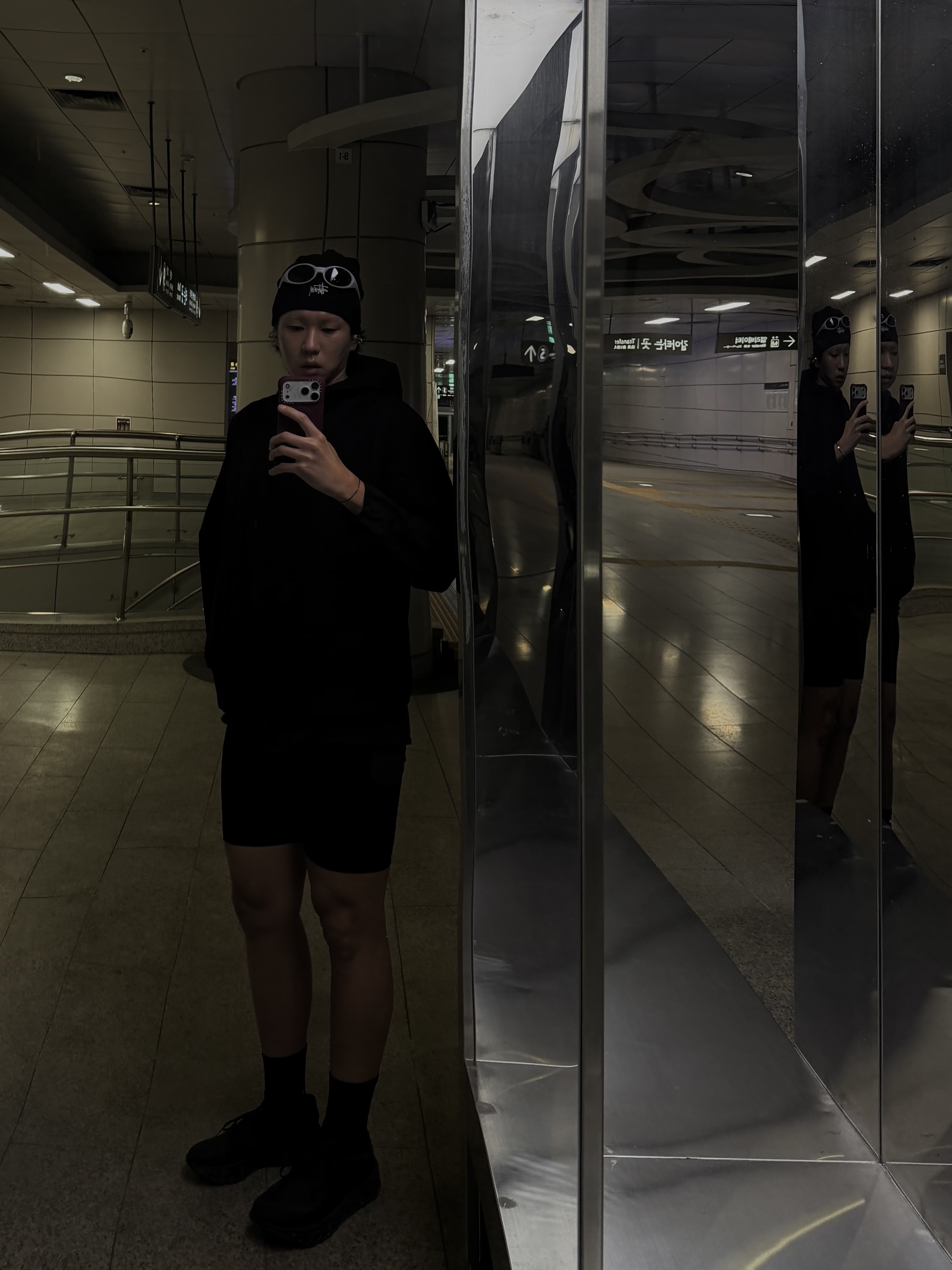 On Running x Post Archive Faction (Paf) Cloudmonster 2 Thorn Brown, Stussy Basic Skullcap Beanie Black 착용 스타일 - 1