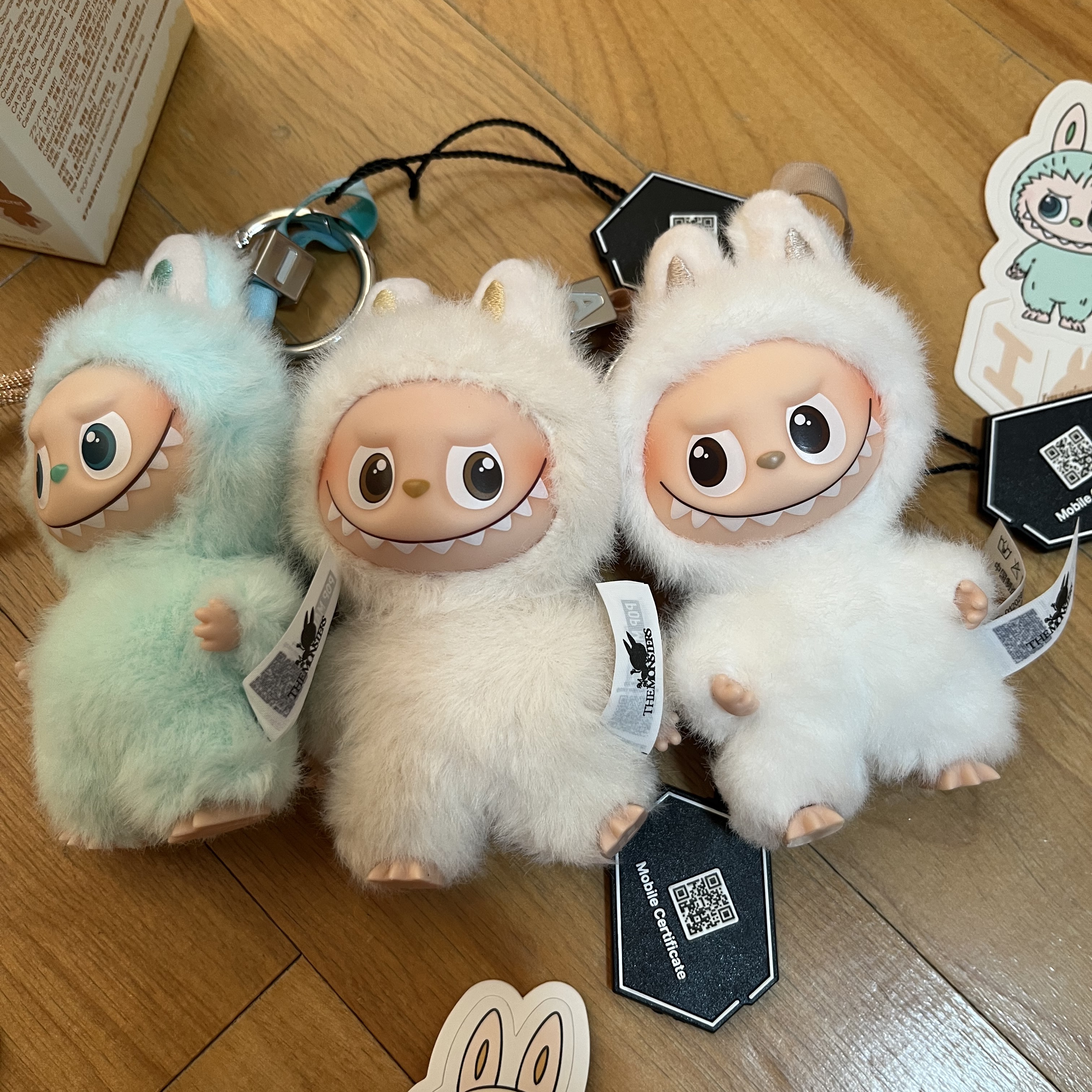 Pop Mart Labubu The Monsters Pin For Love Series Vinyl Plush Pendant (A-M) A (Opened Case) 착용 스타일