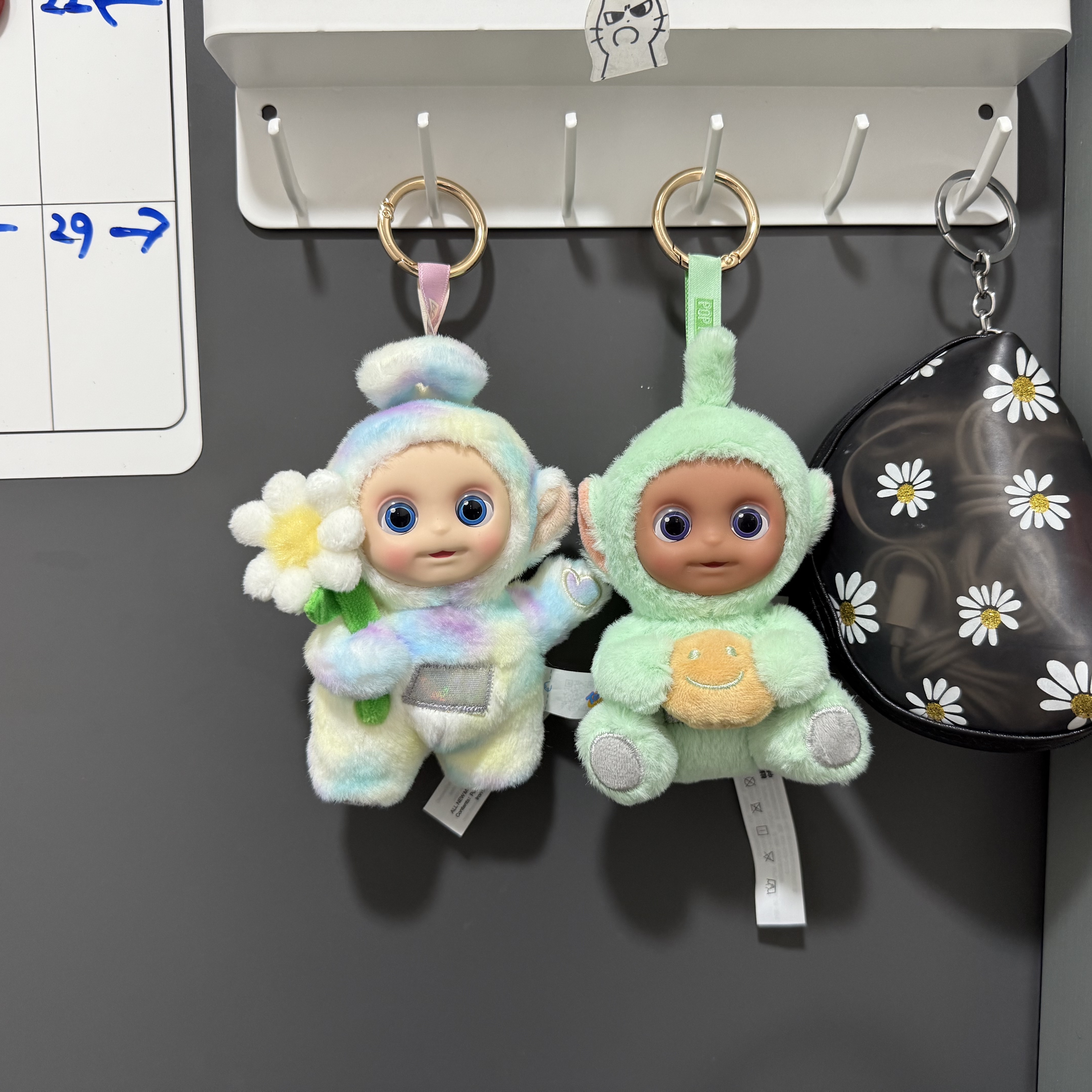 Pop Mart Teletubbies Say Hello Series Figures Sealed Case (1 Blind Box) 착용 스타일