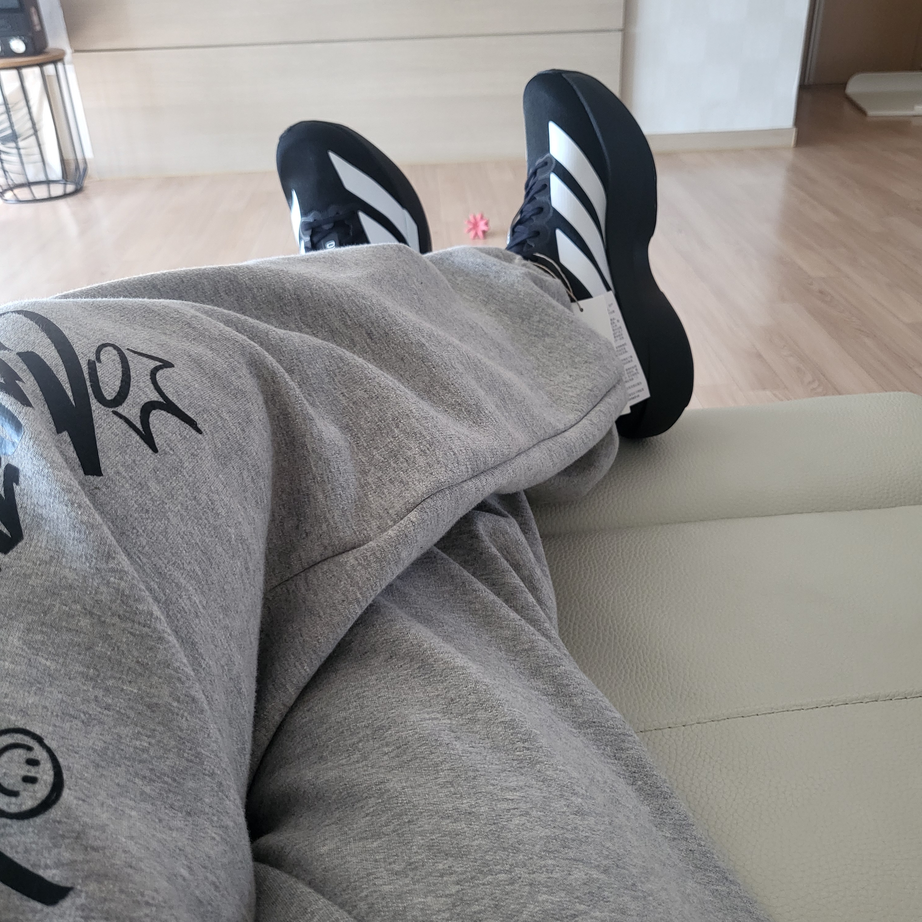 Adidas Adizero EVO SL Core Black Cloud White 착용 스타일