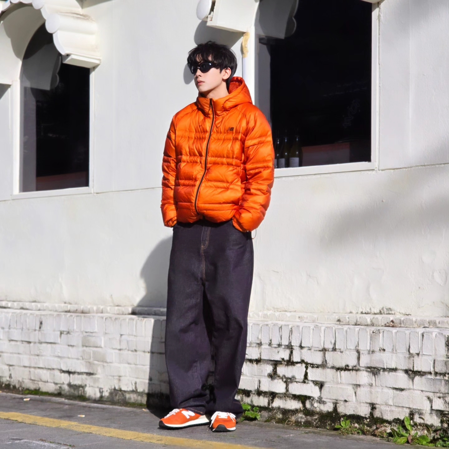 New Balance Flying 77 Superlight Hooded Goose Down Jacket Orange, Suade Contour Pocket Denim Raw Indigo 착용 스타일 - 2