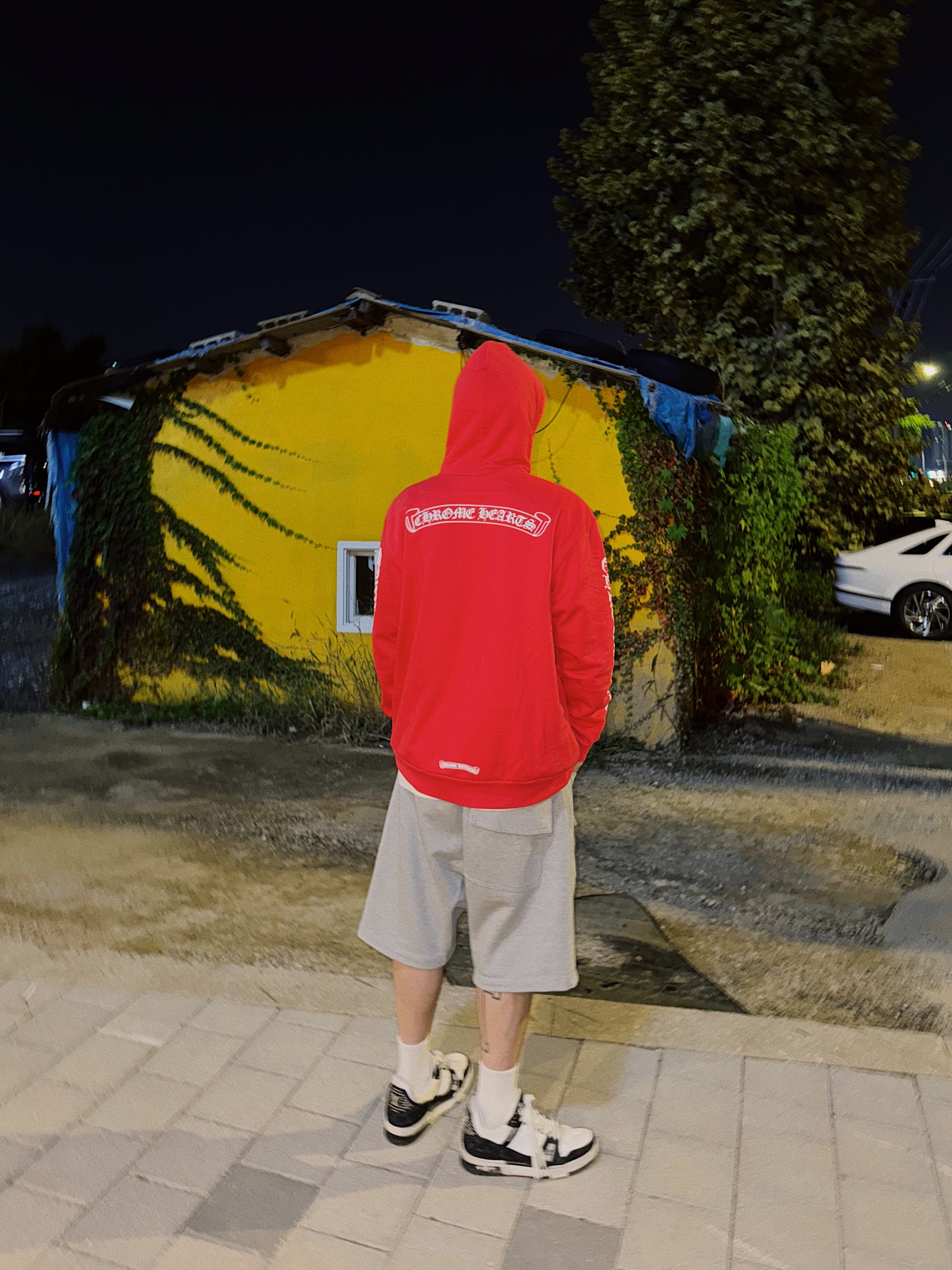 Chrome Hearts Scroll Logo Hoodie Red, Louis Vuitton LV Trainer Sneakers Monogram Denim Black 착용 스타일 - 2