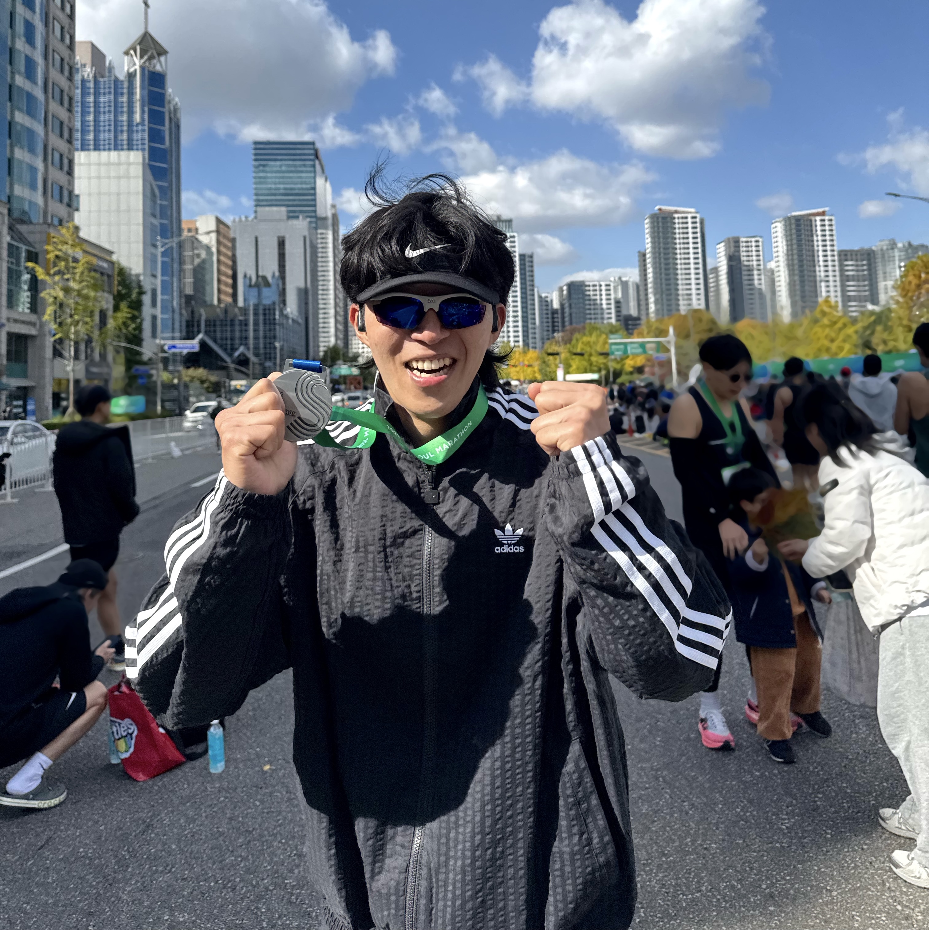 Adidas Oversized Track Top Black - KR Sizing, Nike Aeroswift Dri-Fit ADV Running Singlet Coastal Blue White - US/EU 착용 스타일 - 1