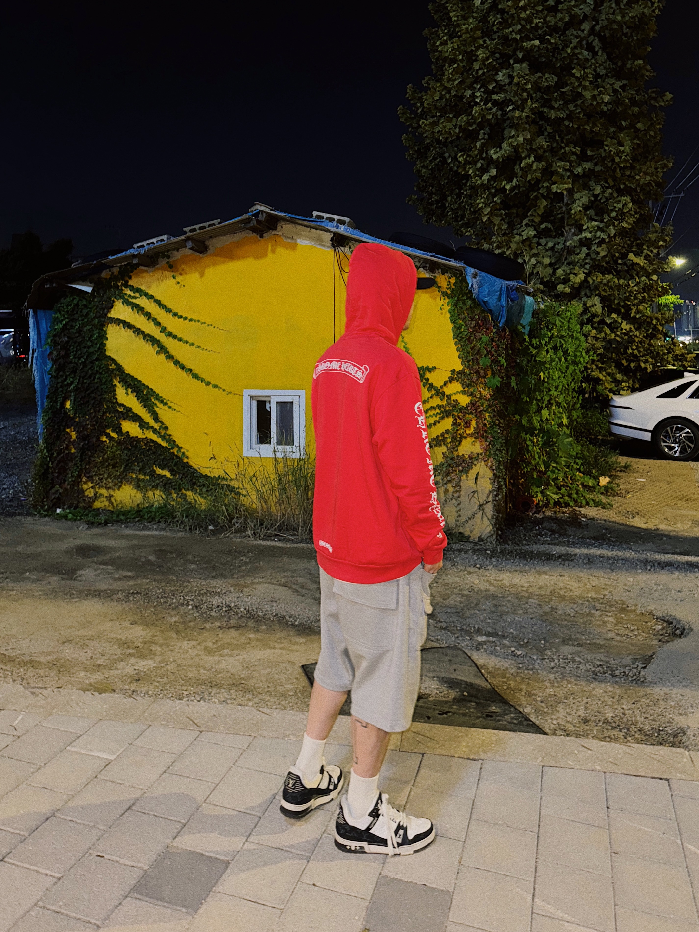 Chrome Hearts Scroll Logo Hoodie Red, Louis Vuitton LV Trainer Sneakers Monogram Denim Black 착용 스타일 - 3