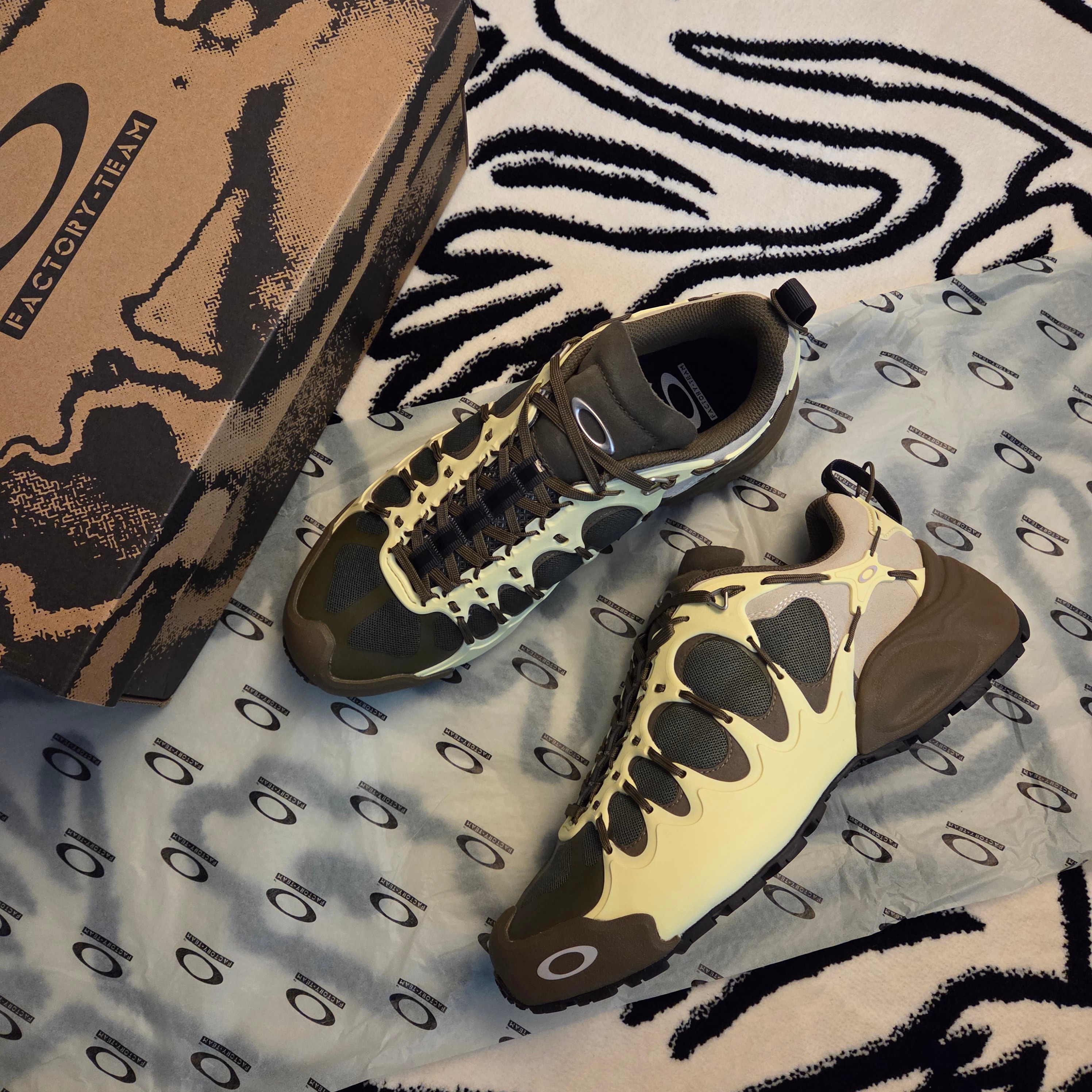 Oakley Factory Team x Brain Dead Ibex Endive Olive 착용 스타일 - 1