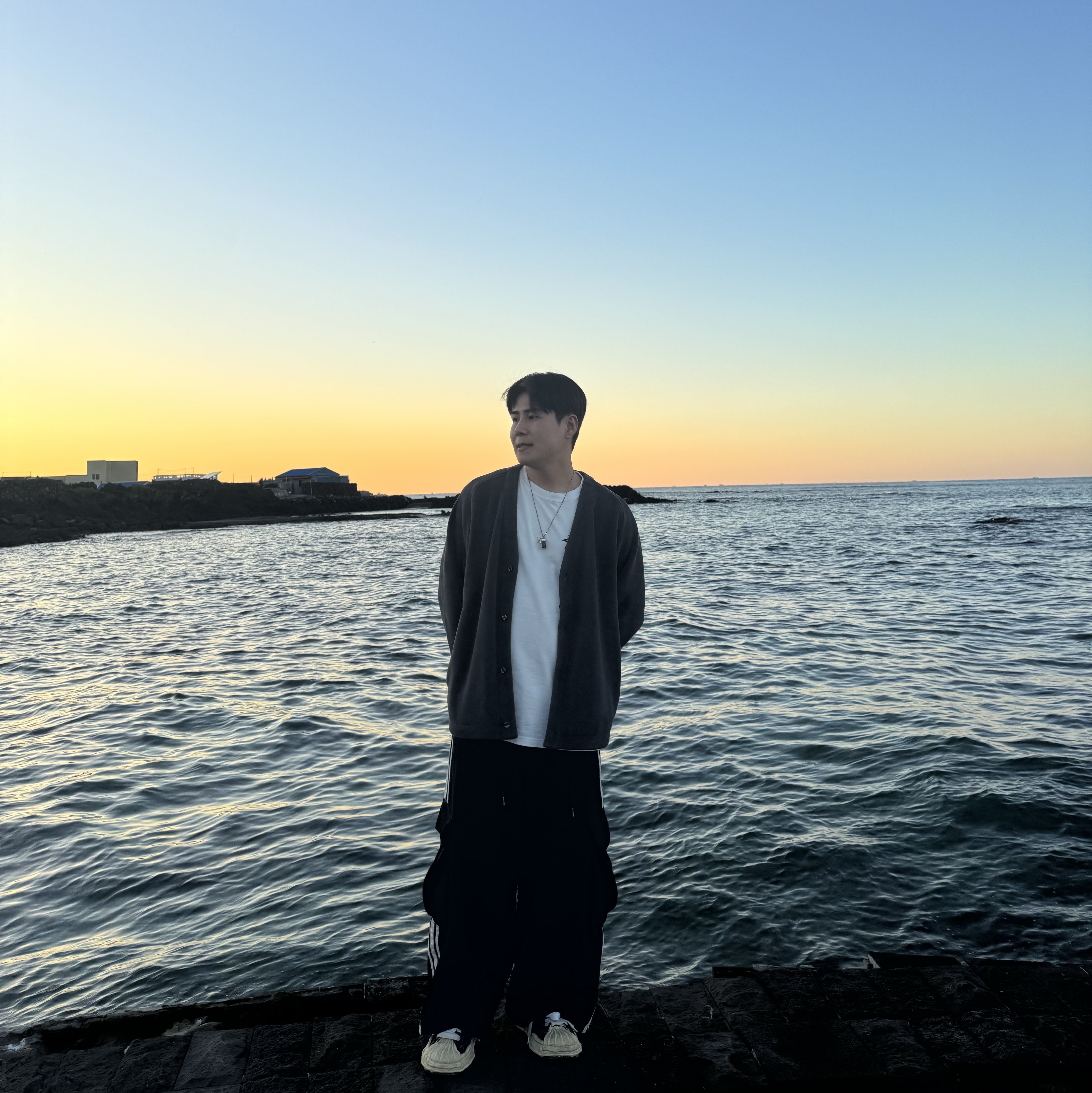 Nike x Stussy NRG RA T-Shirt Summit White (DM4943-121), Uniqlo x Needles Fleece Oversized Cardigan Dark Gray - KR 착용 스타일