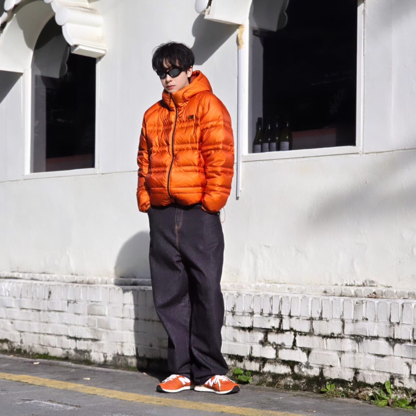 New Balance Flying 77 Superlight Hooded Goose Down Jacket Orange, Suade Contour Pocket Denim Raw Indigo 착용 스타일 - 3