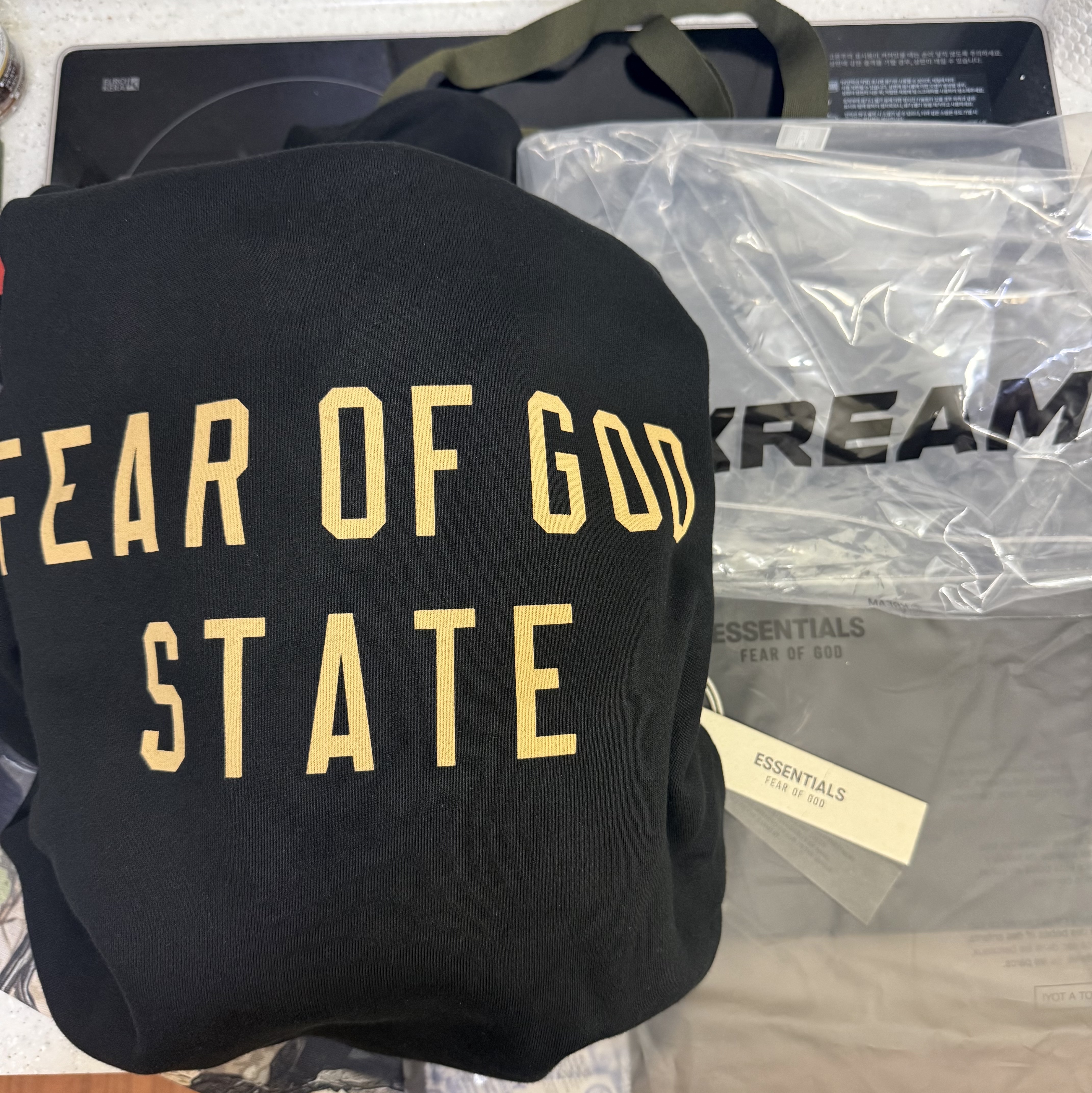 Essentials Fleece State Hoodie Black - 24FW 착용 스타일