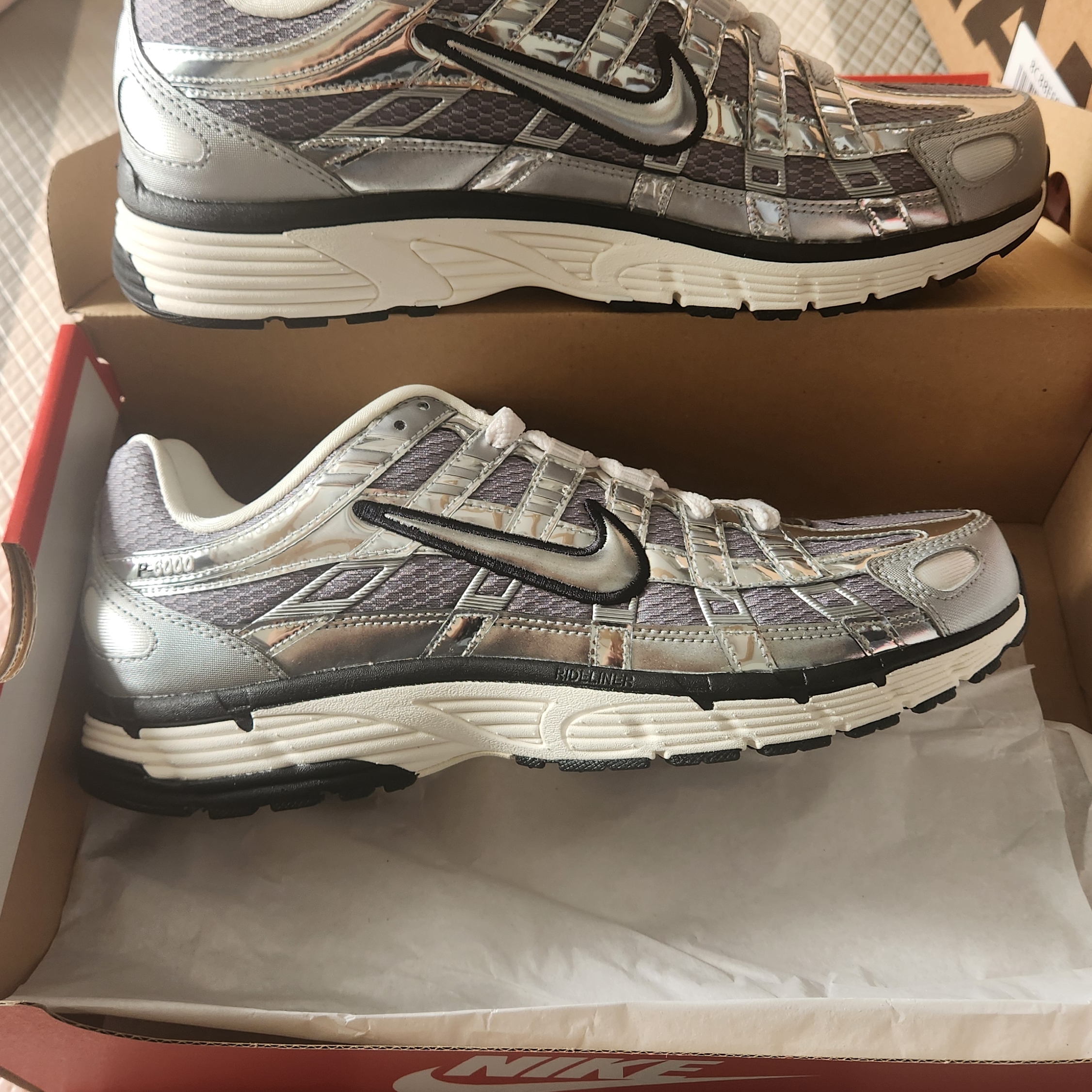 Nike P-6000 Metallic Silver 착용 스타일 - 1