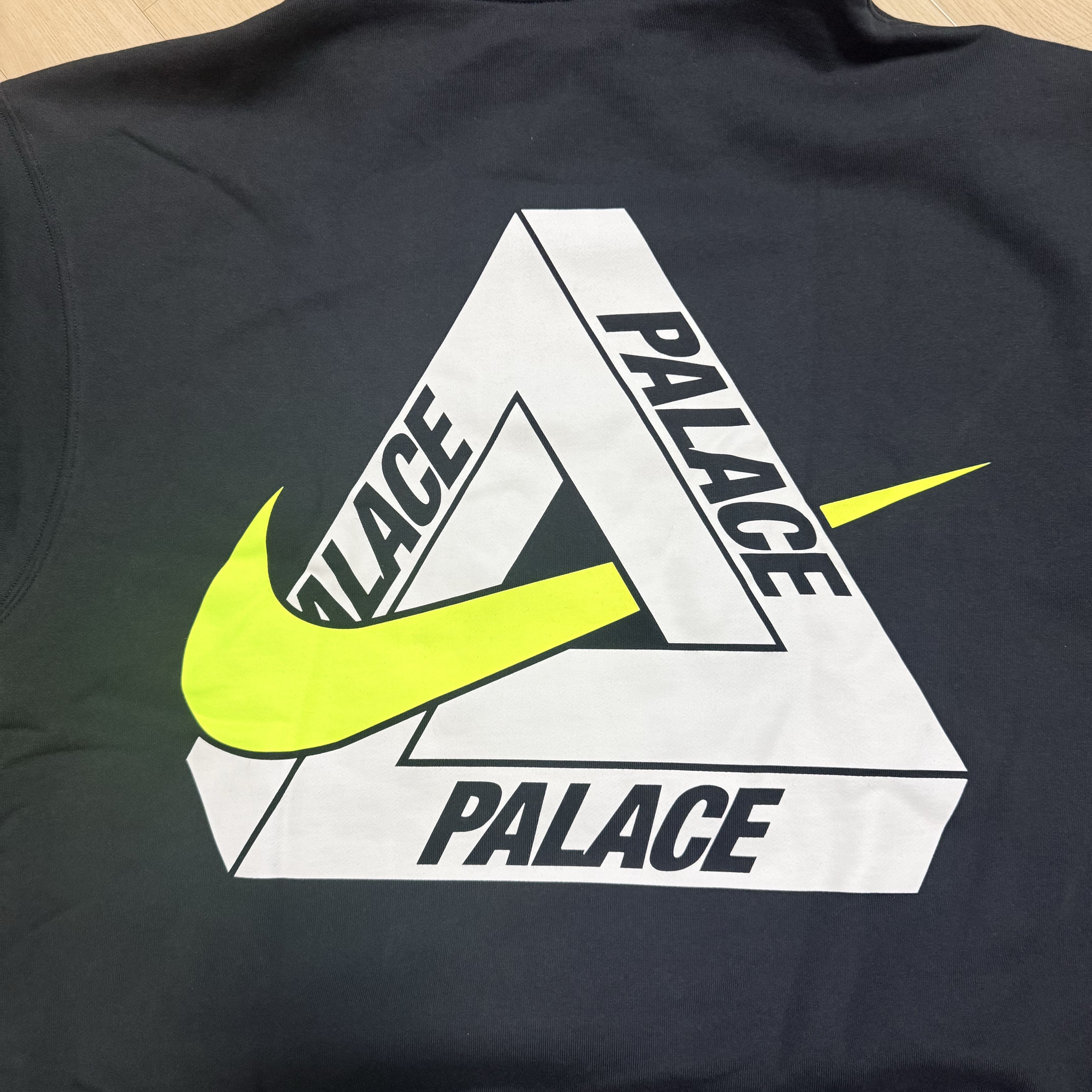 Palace x Nike Tri Swoosh Hood Black - 25FW 착용 스타일 - 3