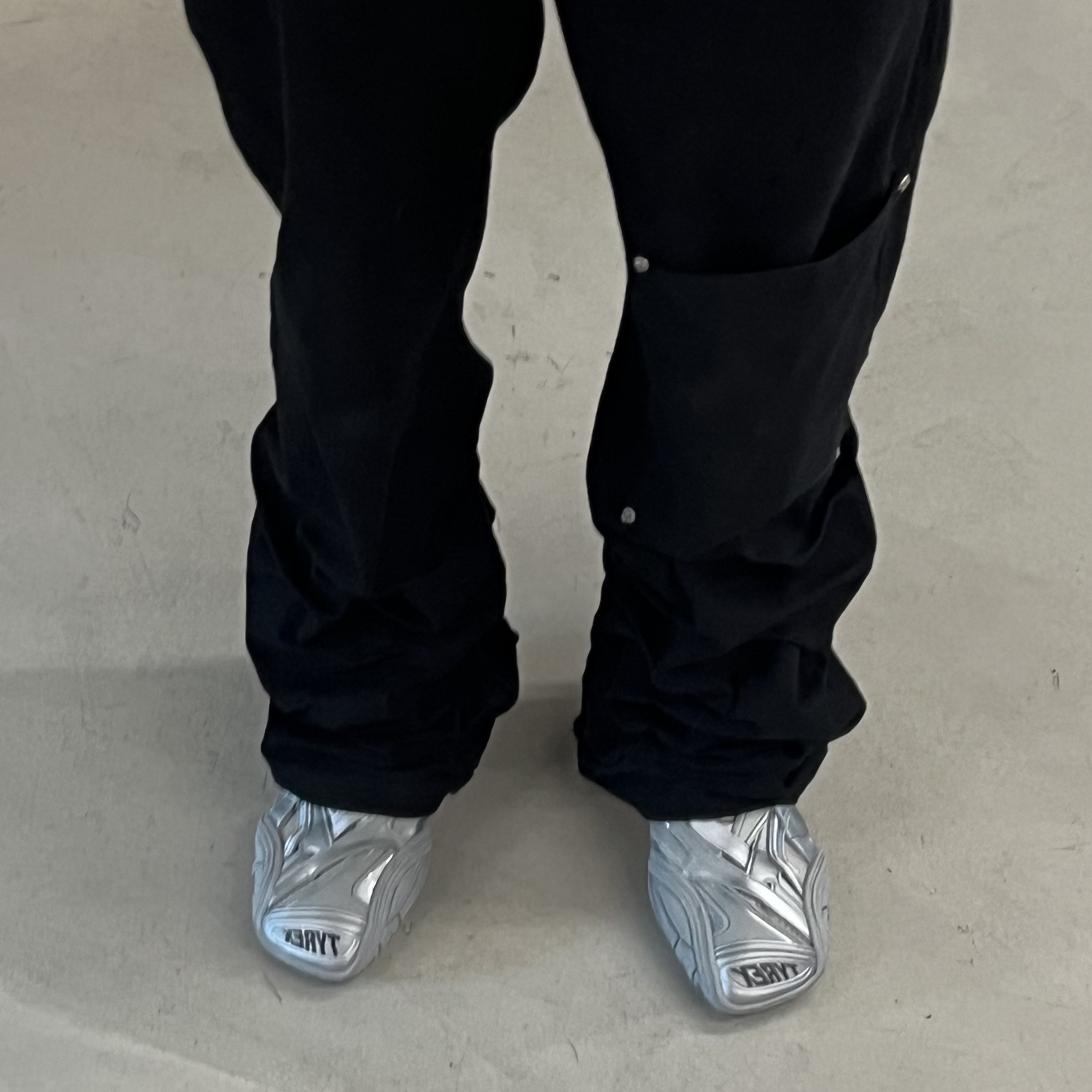 Balenciaga Tyrex Sneakers Silver 착용 스타일 - 1